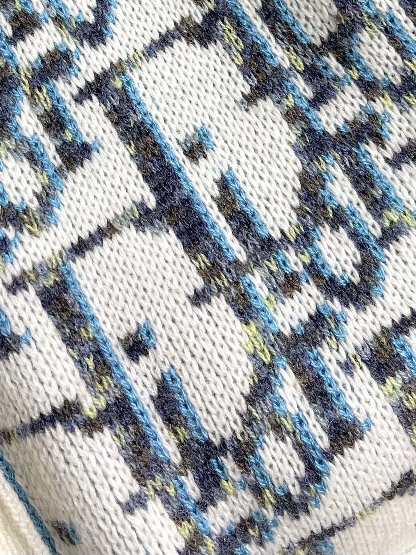 Dior 2025ss新款针织开衫，重新诠释Dior经典的Oblique印花。采用白色和蓝色绵羊毛提花面