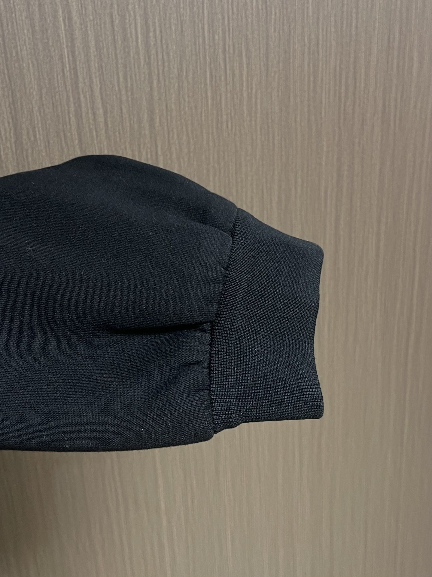 
Prada Milano 拼接卫衣，定制双织蛋白亚克光棉 以及提花数码尼龙幻料 质感卓越 舒适贴肤 经