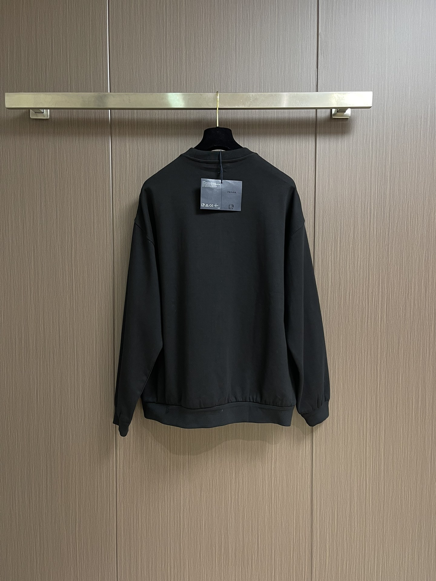 
Prada Milano 拼接卫衣，定制双织蛋白亚克光棉 以及提花数码尼龙幻料 质感卓越 舒适贴肤 经