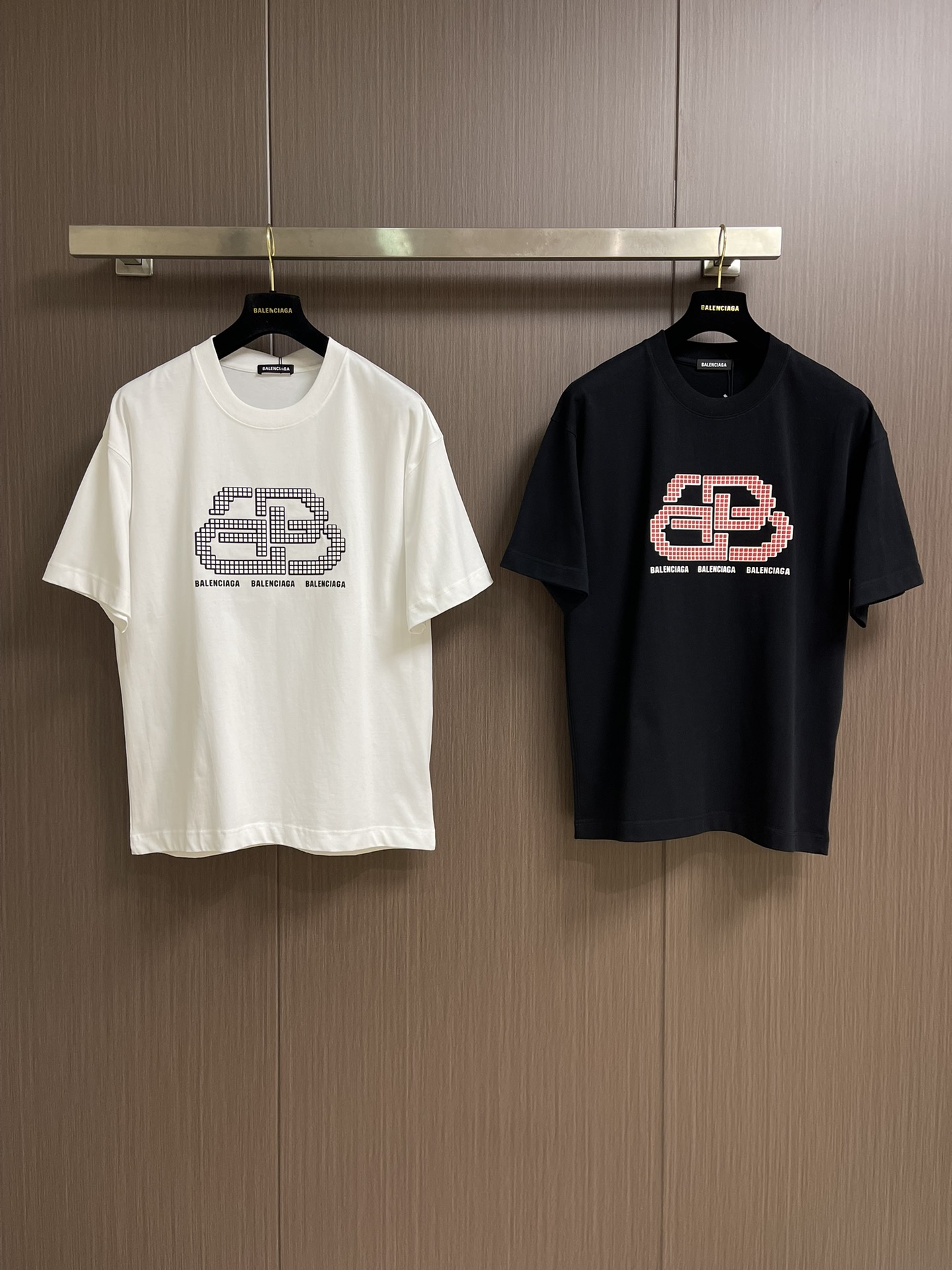 
Balenciaga 2025SS新款胶印立体logo印花圆领短袖T恤，面料采用定织定染全棉双纱。克重