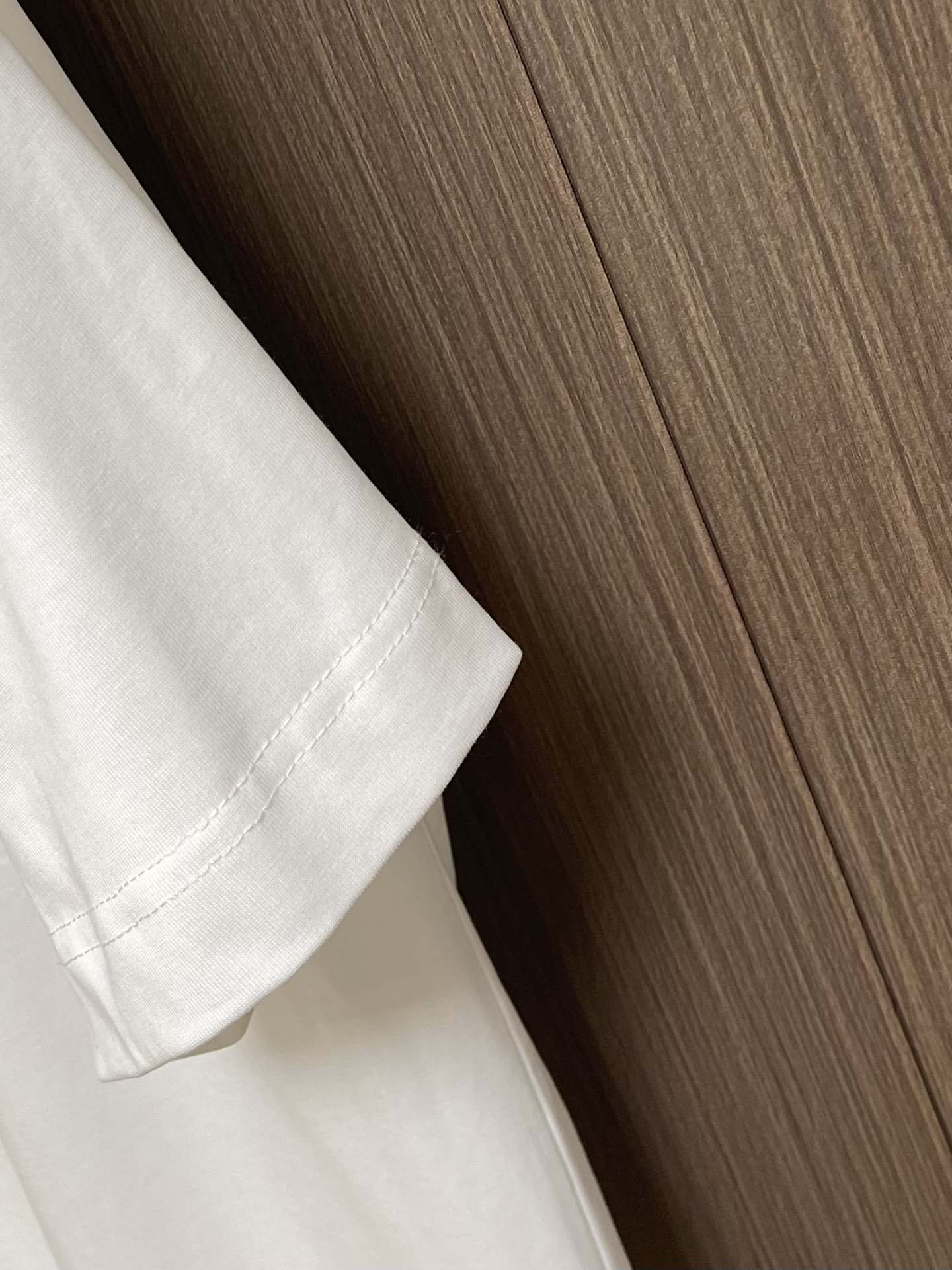 
Balenciaga 2025SS新款胶印立体logo印花圆领短袖T恤，面料采用定织定染全棉双纱。克重