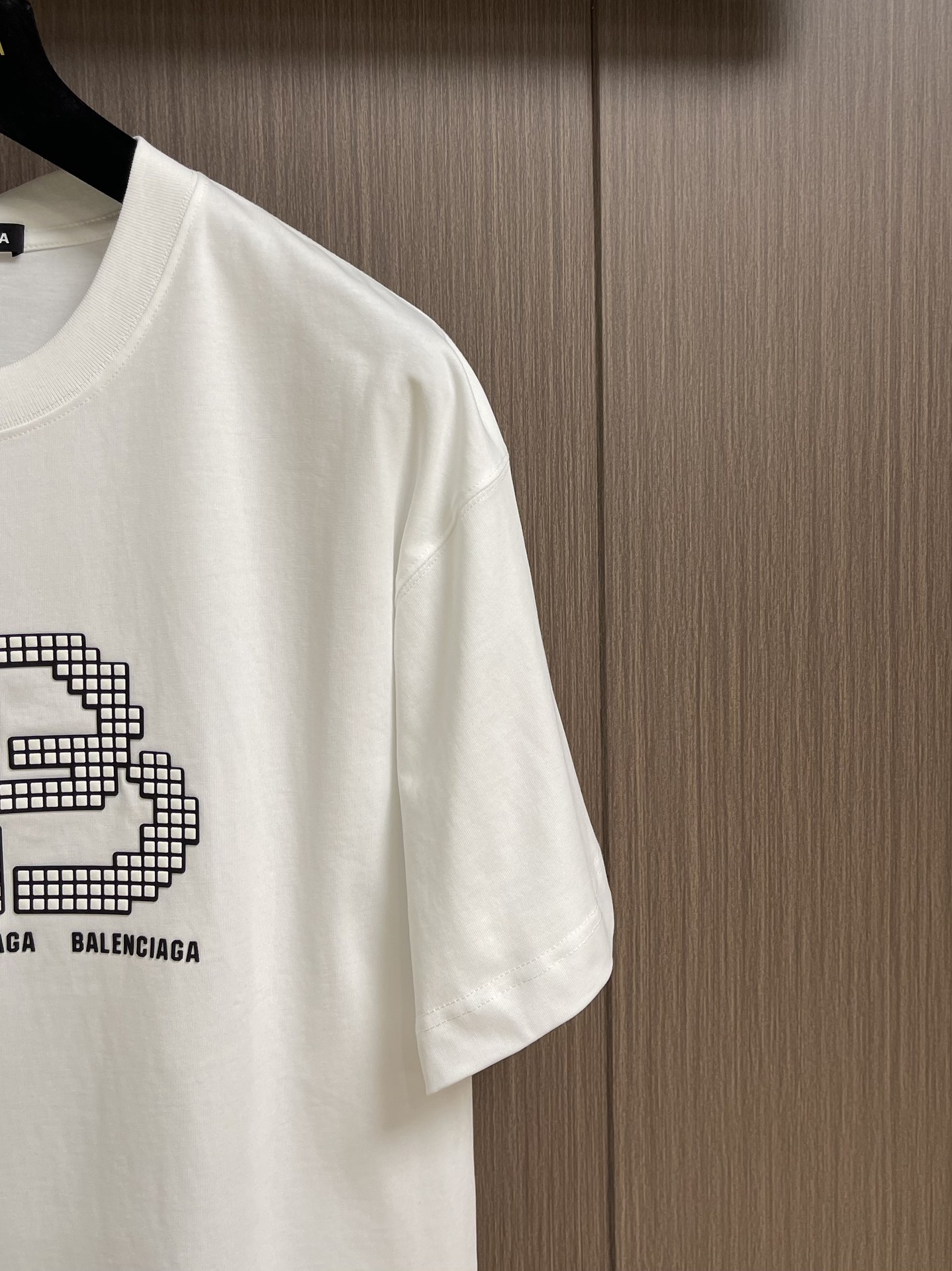 
Balenciaga 2025SS新款胶印立体logo印花圆领短袖T恤，面料采用定织定染全棉双纱。克重