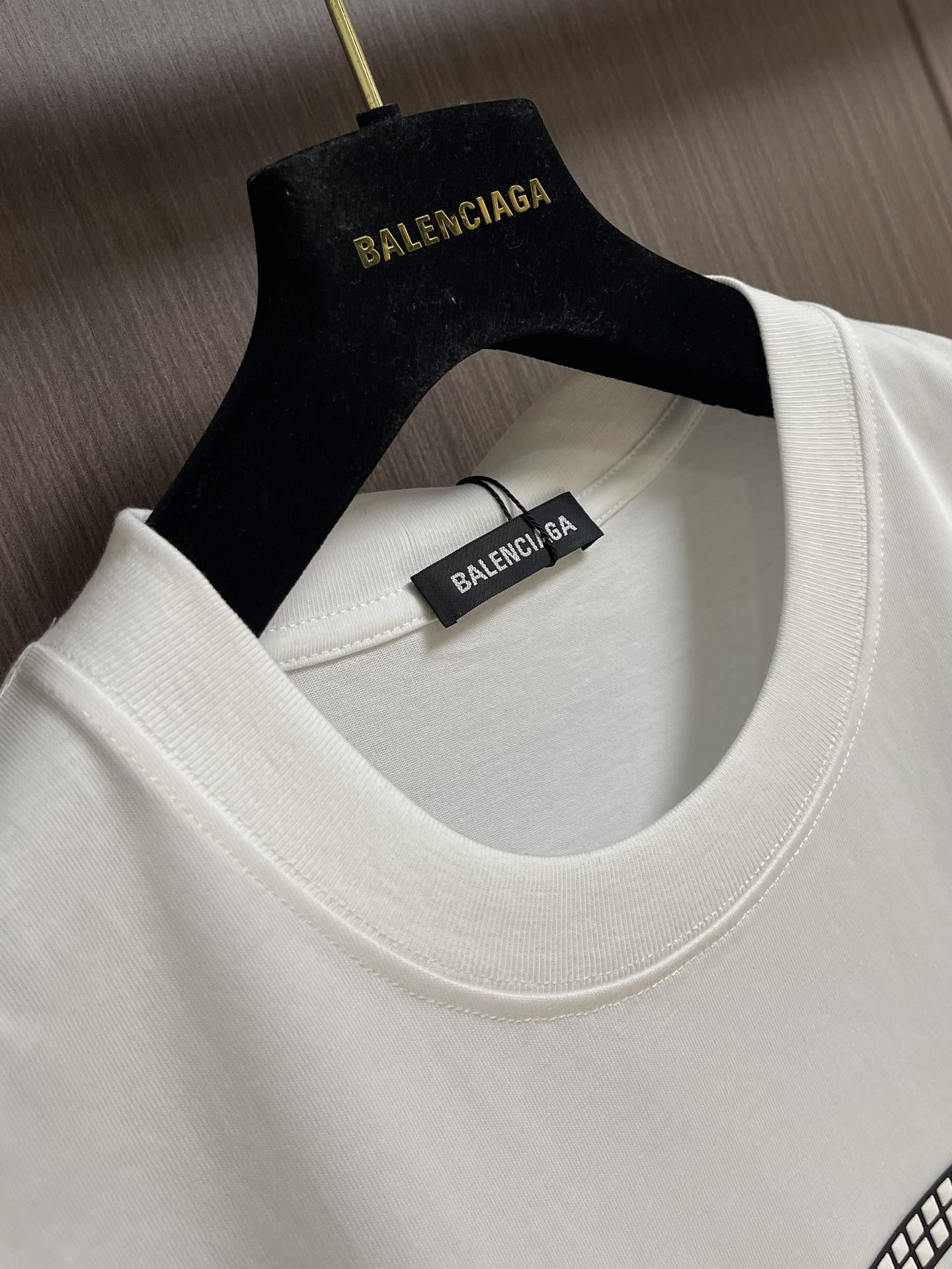 
Balenciaga 2025SS新款胶印立体logo印花圆领短袖T恤，面料采用定织定染全棉双纱。克重