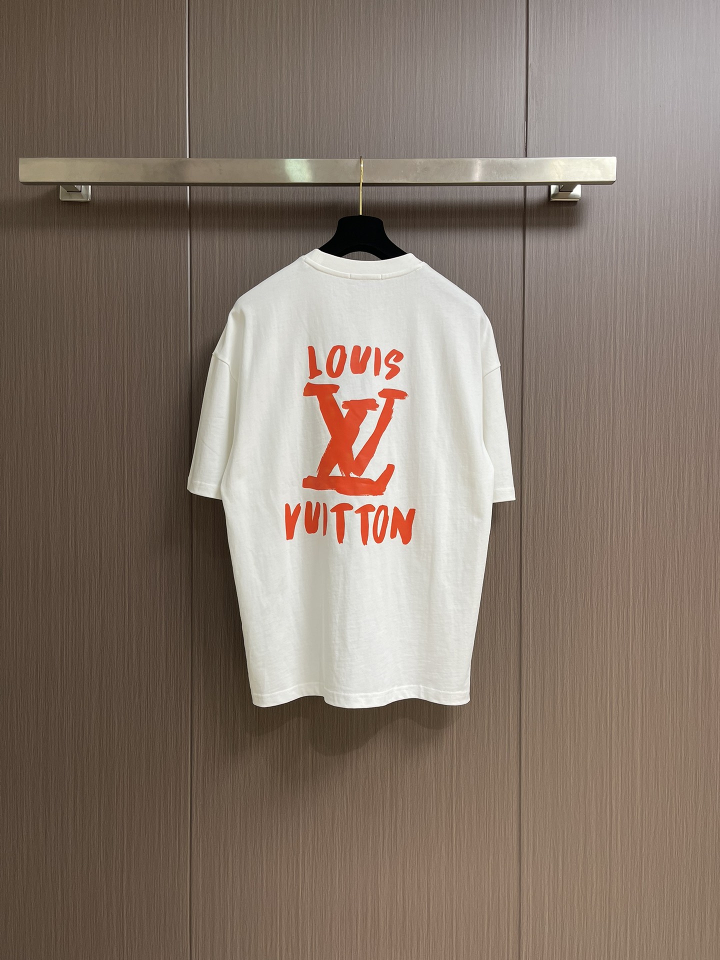 
LV 2025fw夏季新款涂鸦刺绣短袖t恤，定制260g全棉双纱紧密爽滑面料，布面干净，布纹清晰，手感