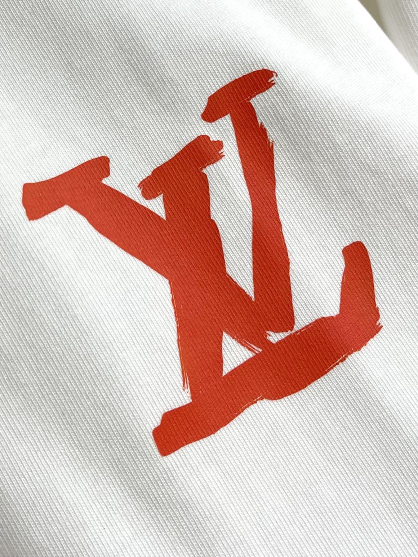 
LV 2025fw夏季新款涂鸦刺绣短袖t恤，定制260g全棉双纱紧密爽滑面料，布面干净，布纹清晰，手感