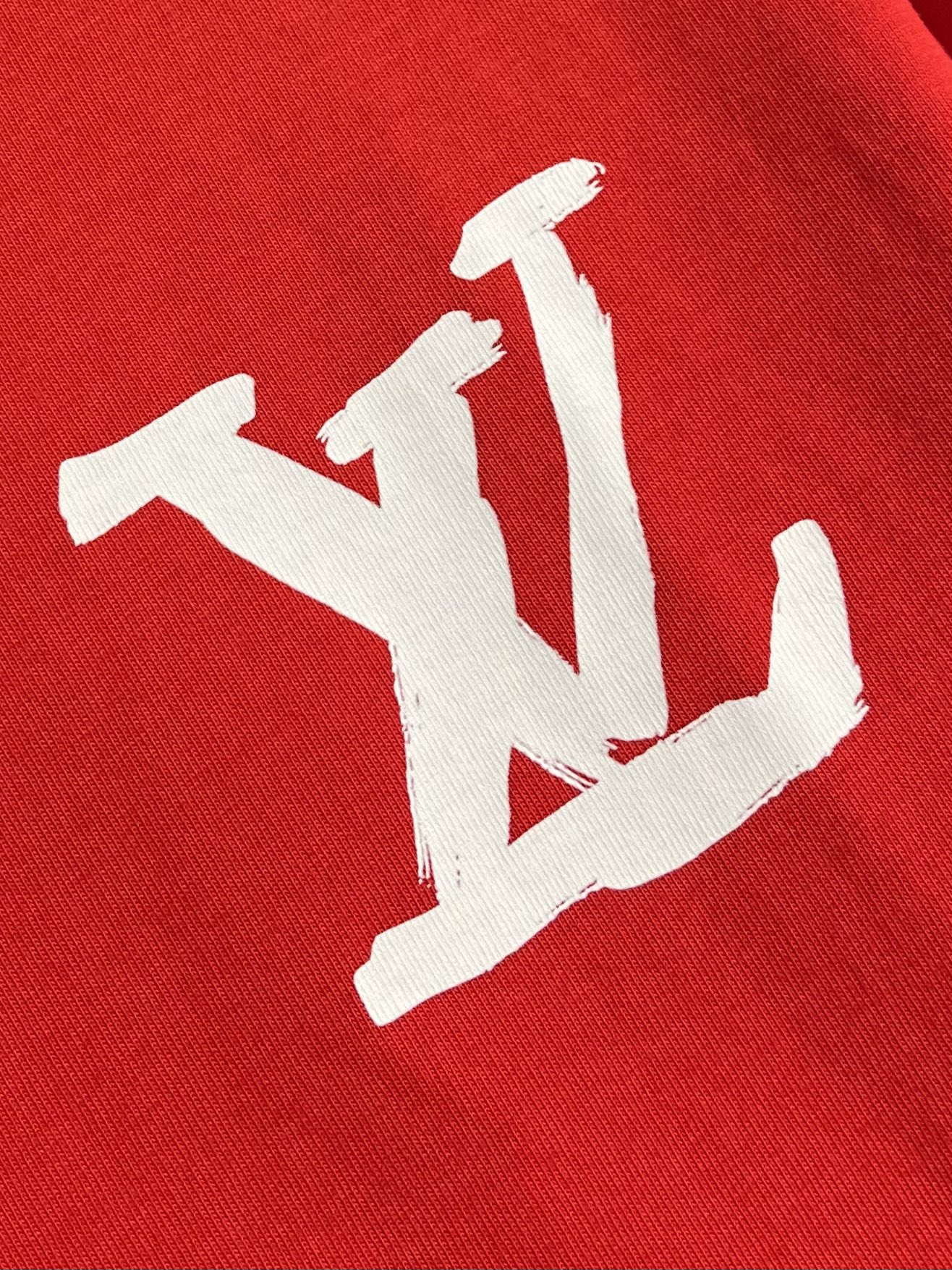 
LV 2025fw夏季新款涂鸦刺绣短袖t恤，定制260g全棉双纱紧密爽滑面料，布面干净，布纹清晰，手感