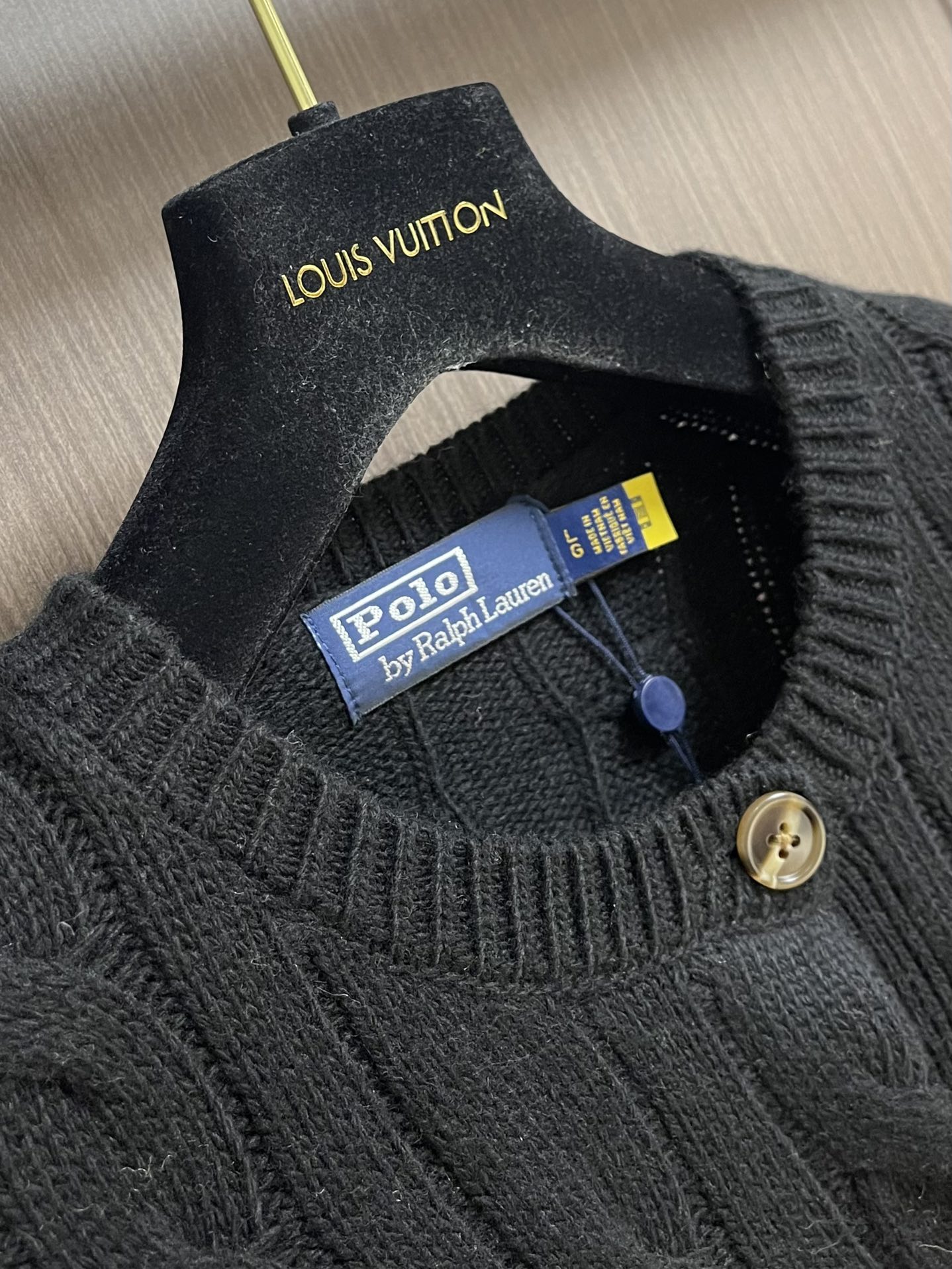 
RAlP🆕H LAUREN 绞花小马图案刺绣开衫，女款👩 让人眼前一亮的设计，目光不自觉地被吸引，版型