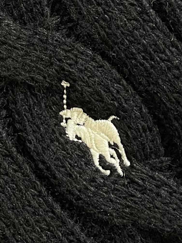 
RAlP🆕H LAUREN 绞花小马图案刺绣开衫，女款👩 让人眼前一亮的设计，目光不自觉地被吸引，版型