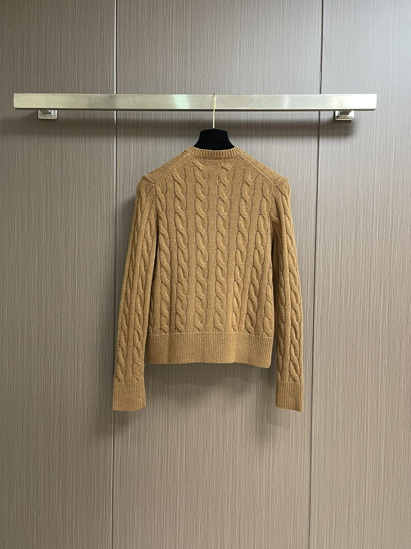 
RAlP🆕H LAUREN 绞花小马图案刺绣开衫，女款👩 让人眼前一亮的设计，目光不自觉地被吸引，版型