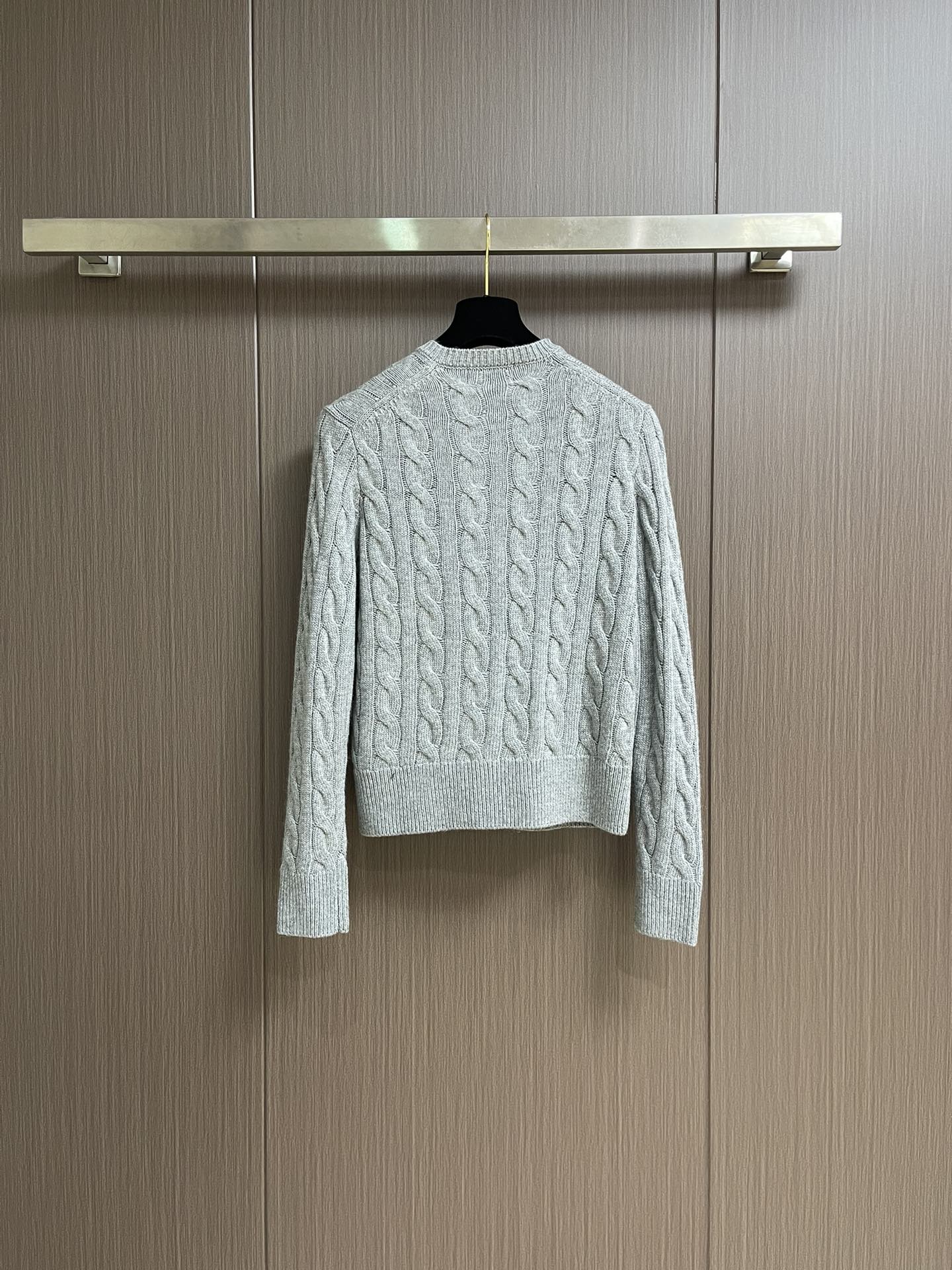 
RAlP🆕H LAUREN 绞花小马图案刺绣开衫，女款👩 让人眼前一亮的设计，目光不自觉地被吸引，版型