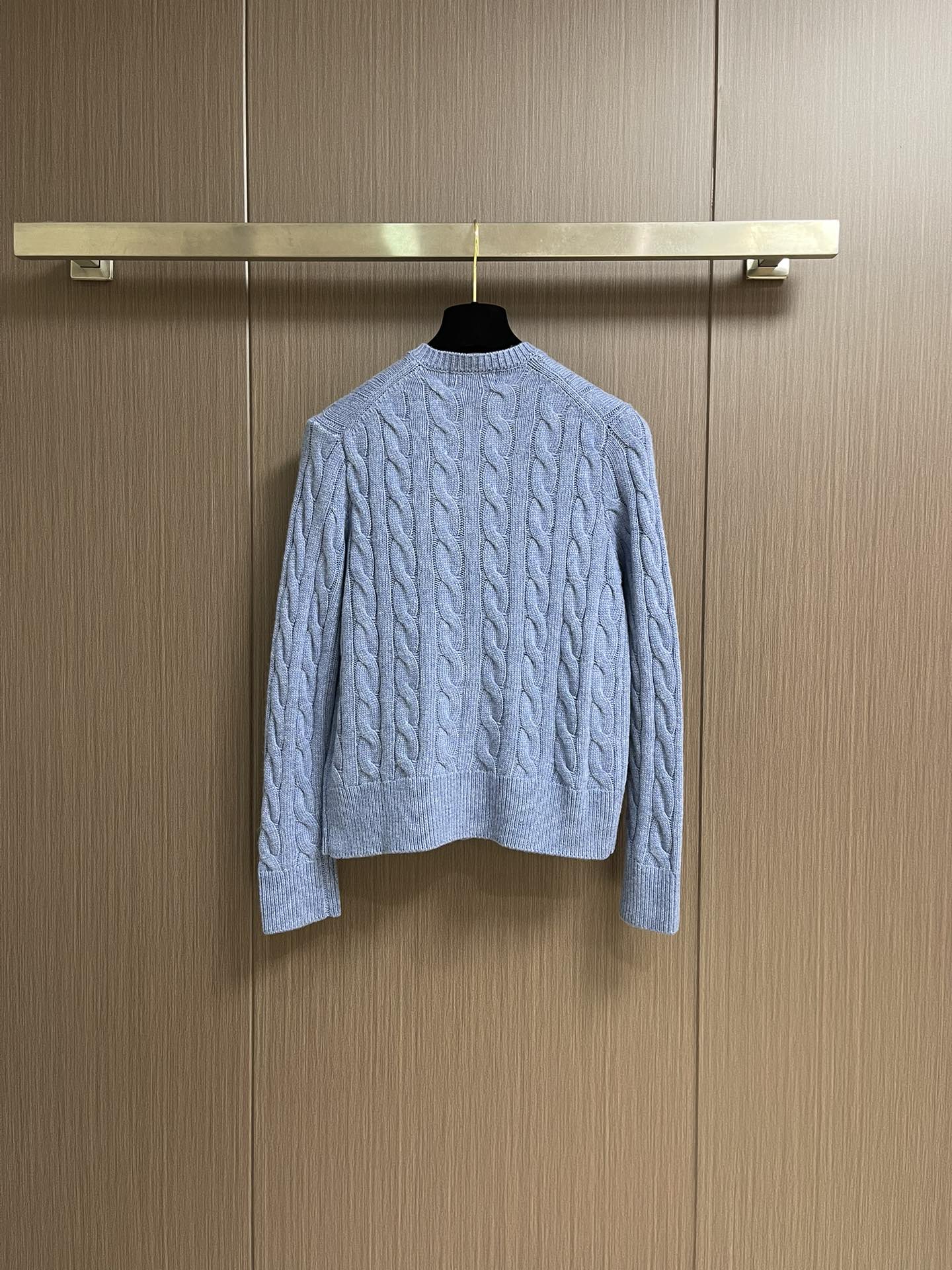 
RAlP🆕H LAUREN 绞花小马图案刺绣开衫，女款👩 让人眼前一亮的设计，目光不自觉地被吸引，版型