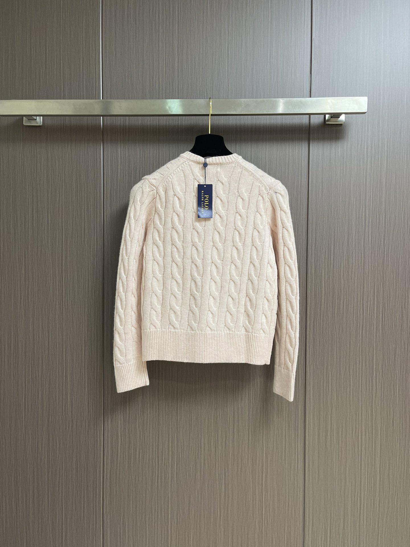 
RAlP🆕H LAUREN 绞花小马图案刺绣开衫，女款👩 让人眼前一亮的设计，目光不自觉地被吸引，版型