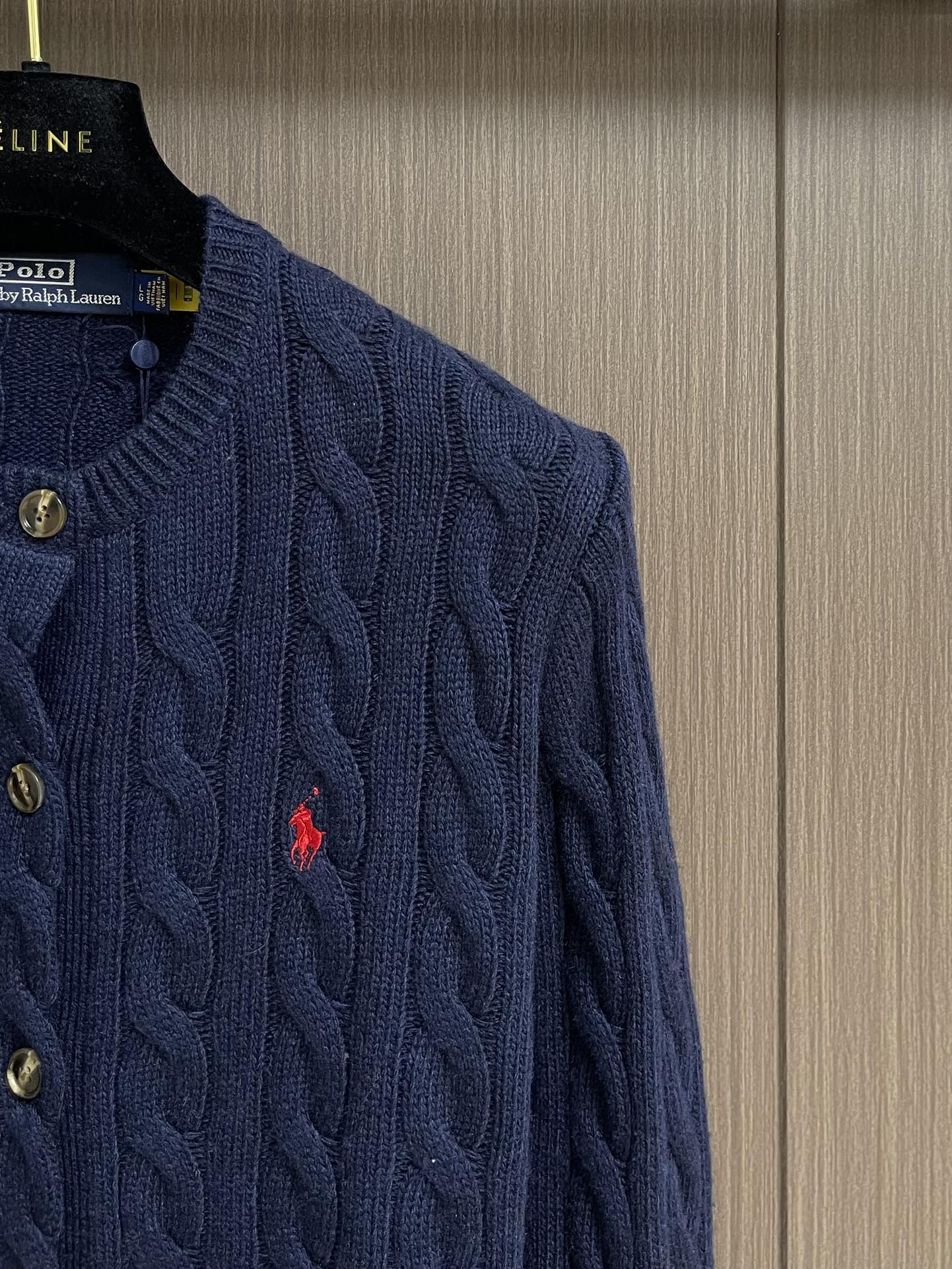 
RAlP🆕H LAUREN 绞花小马图案刺绣开衫，女款👩 让人眼前一亮的设计，目光不自觉地被吸引，版型