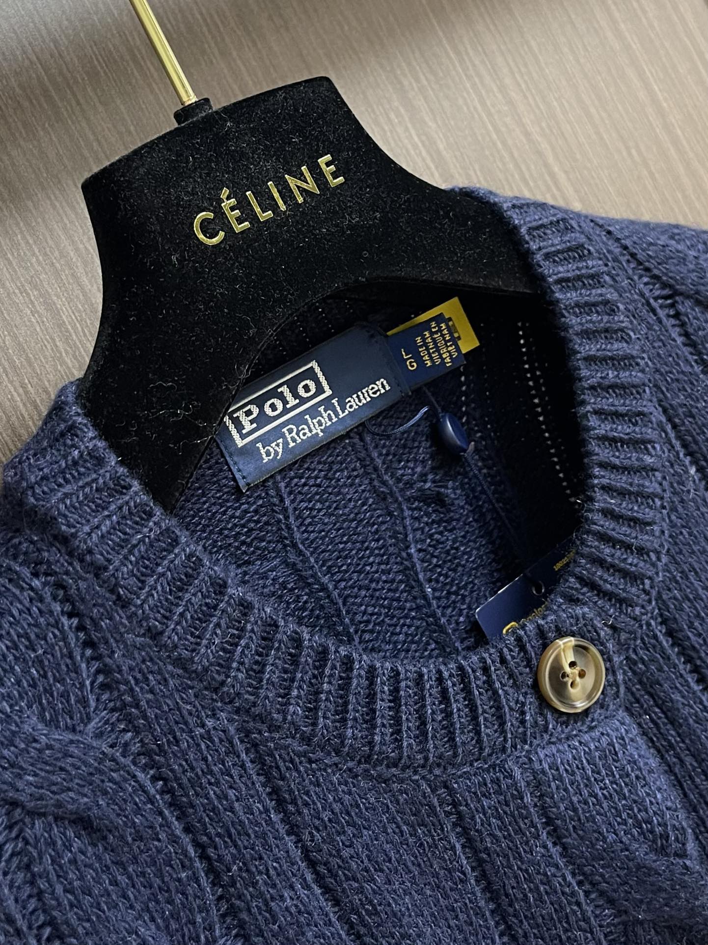 
RAlP🆕H LAUREN 绞花小马图案刺绣开衫，女款👩 让人眼前一亮的设计，目光不自觉地被吸引，版型