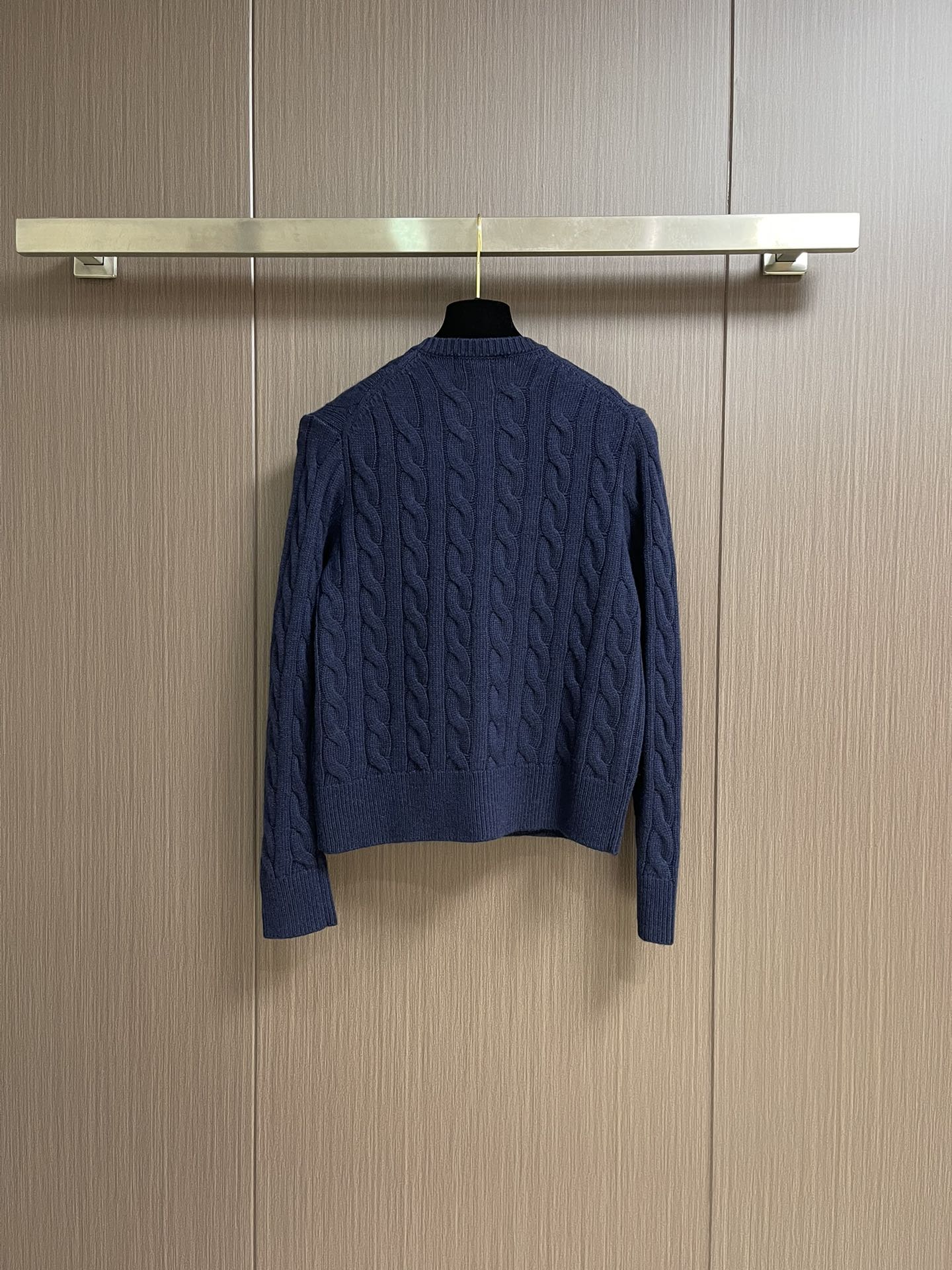 
RAlP🆕H LAUREN 绞花小马图案刺绣开衫，女款👩 让人眼前一亮的设计，目光不自觉地被吸引，版型