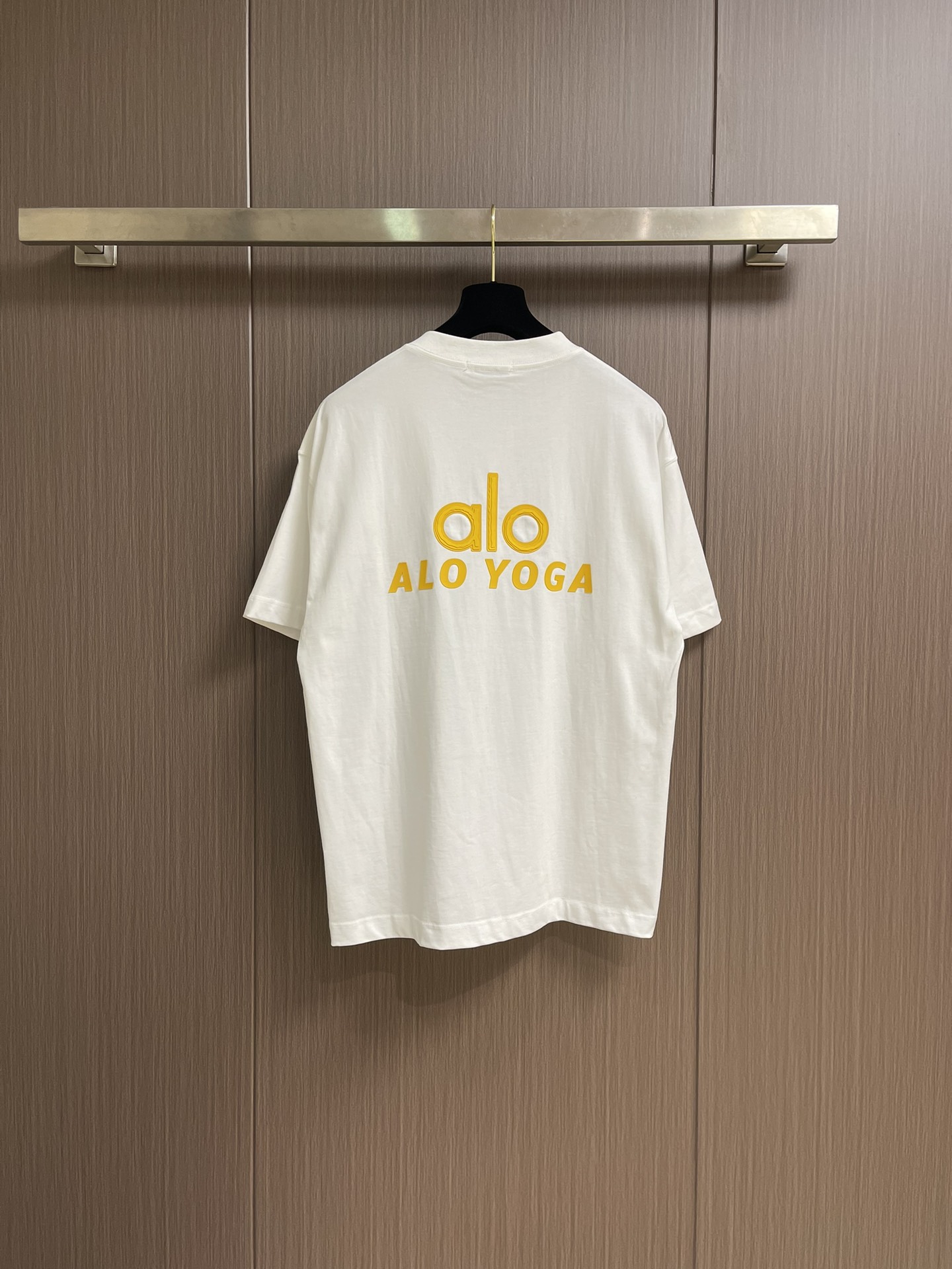 
Alo 2025SS春夏全新系列圆领短袖T恤，非常时髦前卫的一款男女同款短袖，标识logo图案压胶修饰