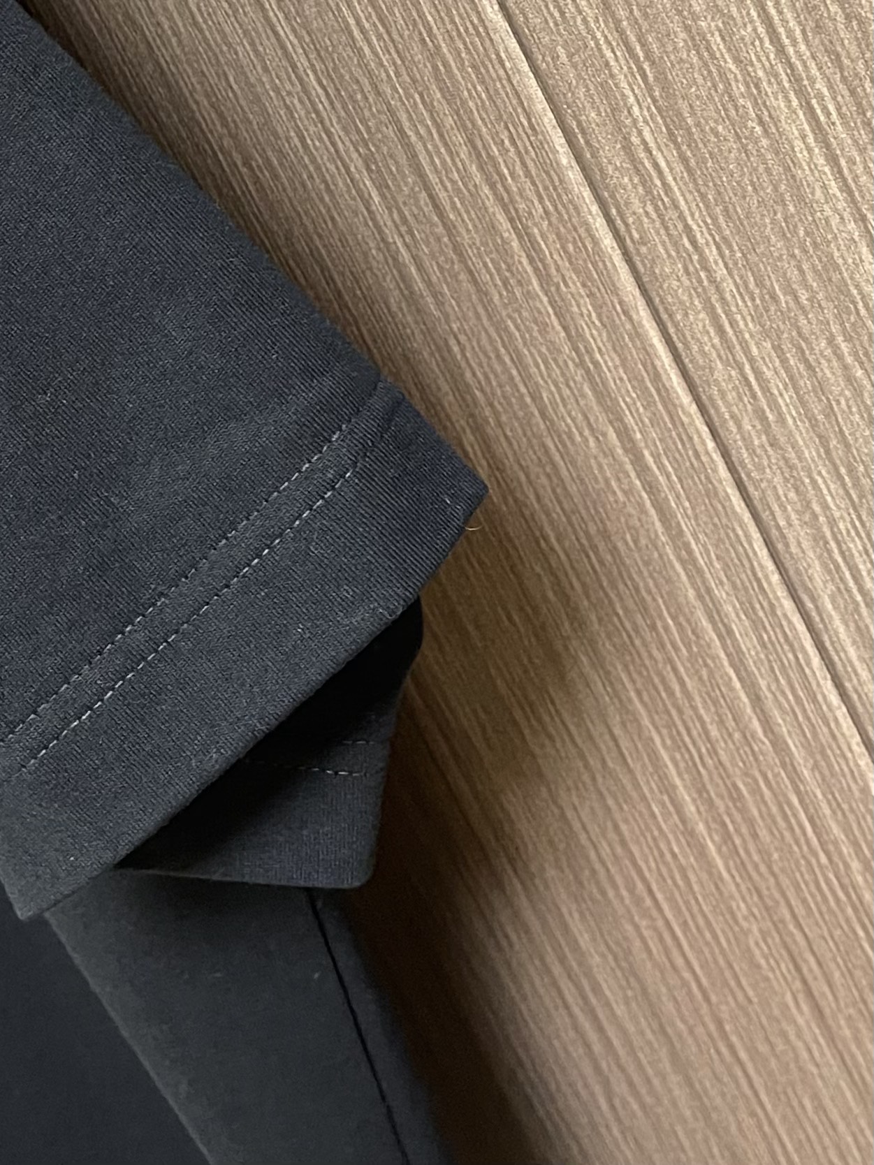 
Alo 2025SS春夏全新系列圆领短袖T恤，非常时髦前卫的一款男女同款短袖，标识logo图案压胶修饰