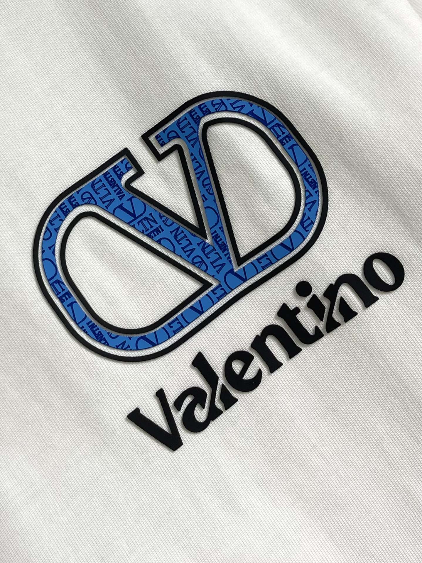 
valentino 华伦天奴2025SS早春新款短袖圆领T恤，380高克重圆领设计经典简约，短袖剪裁适