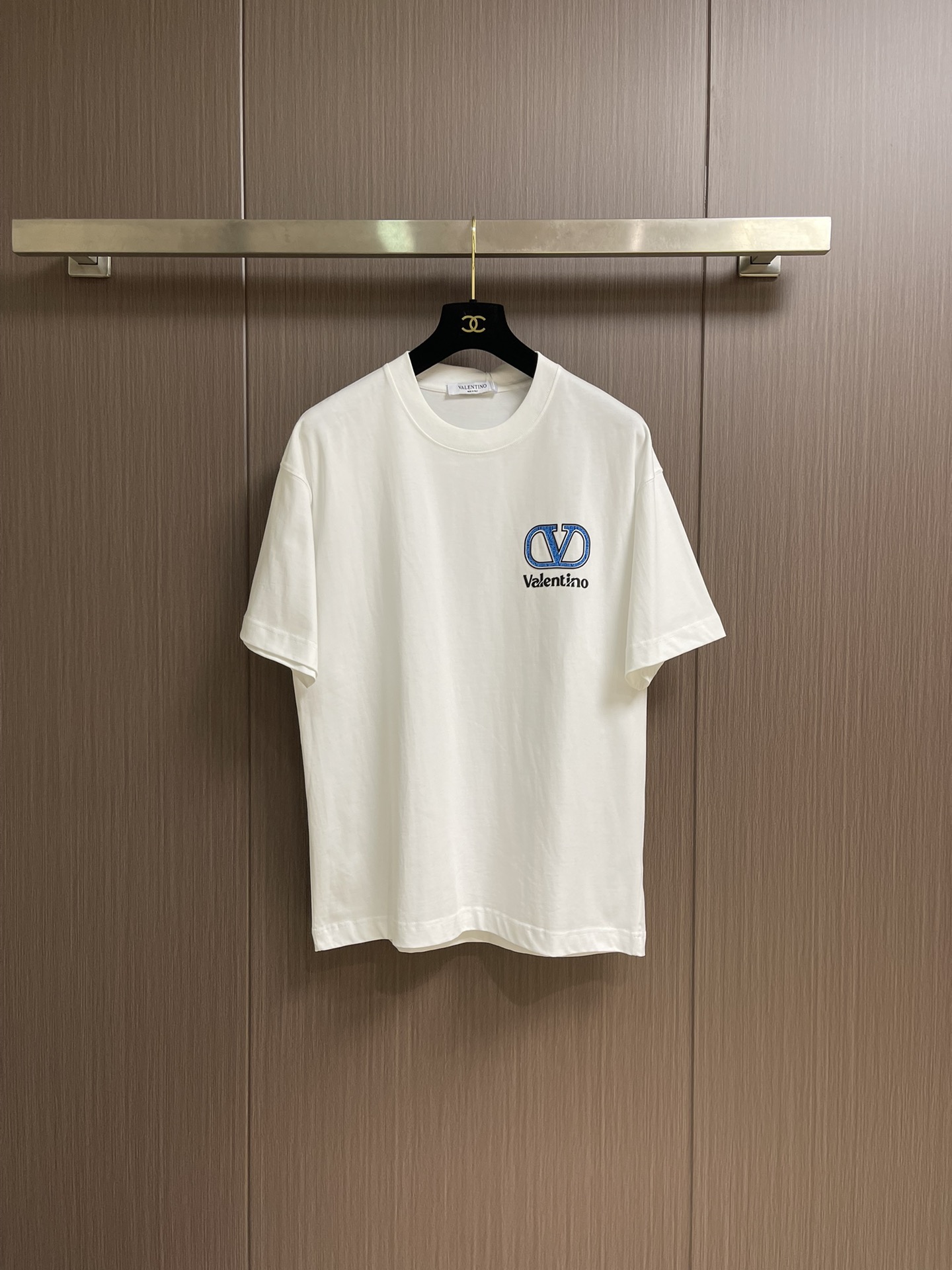 
valentino 华伦天奴2025SS早春新款短袖圆领T恤，380高克重圆领设计经典简约，短袖剪裁适