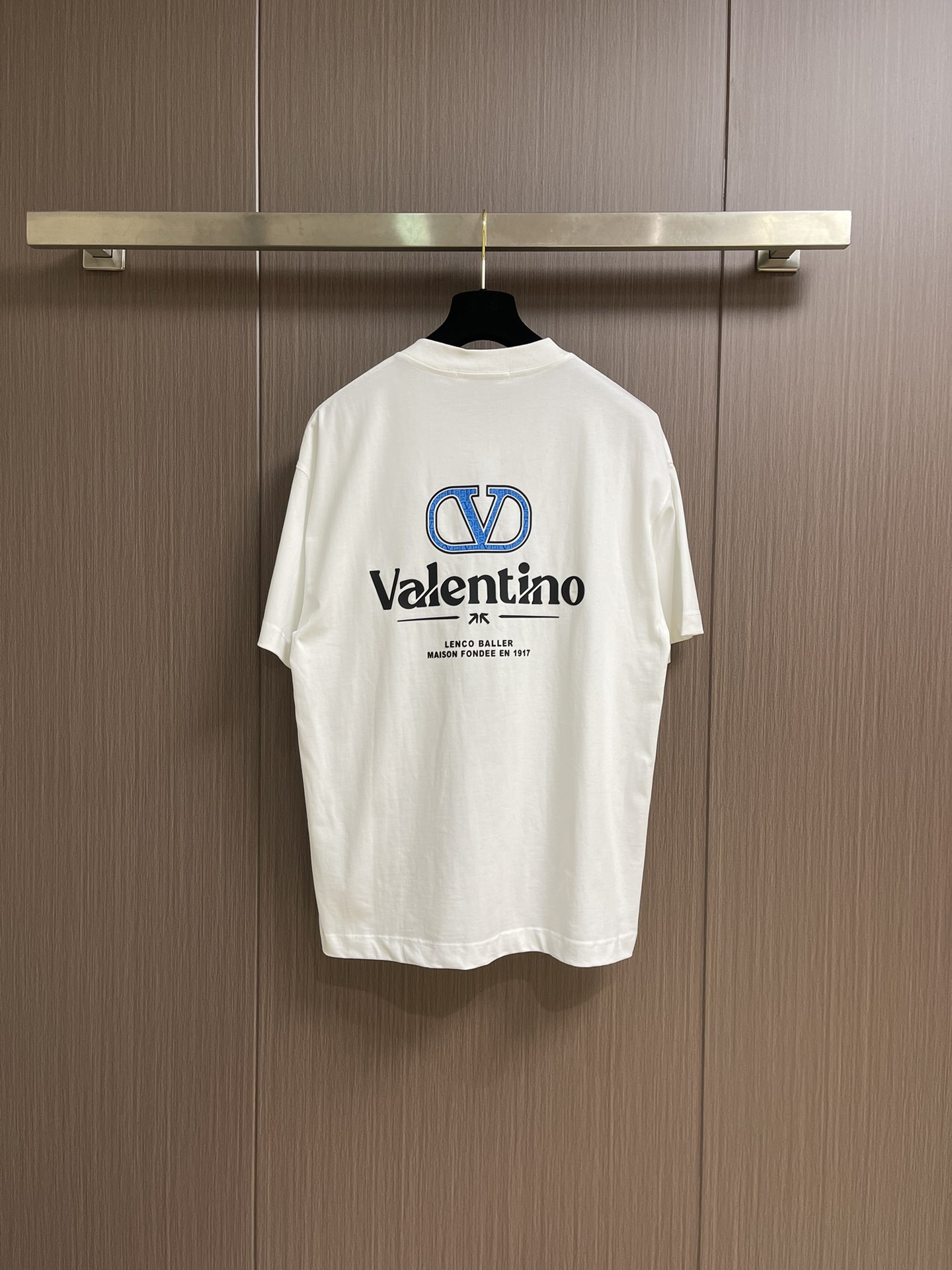 
valentino 华伦天奴2025SS早春新款短袖圆领T恤，380高克重圆领设计经典简约，短袖剪裁适