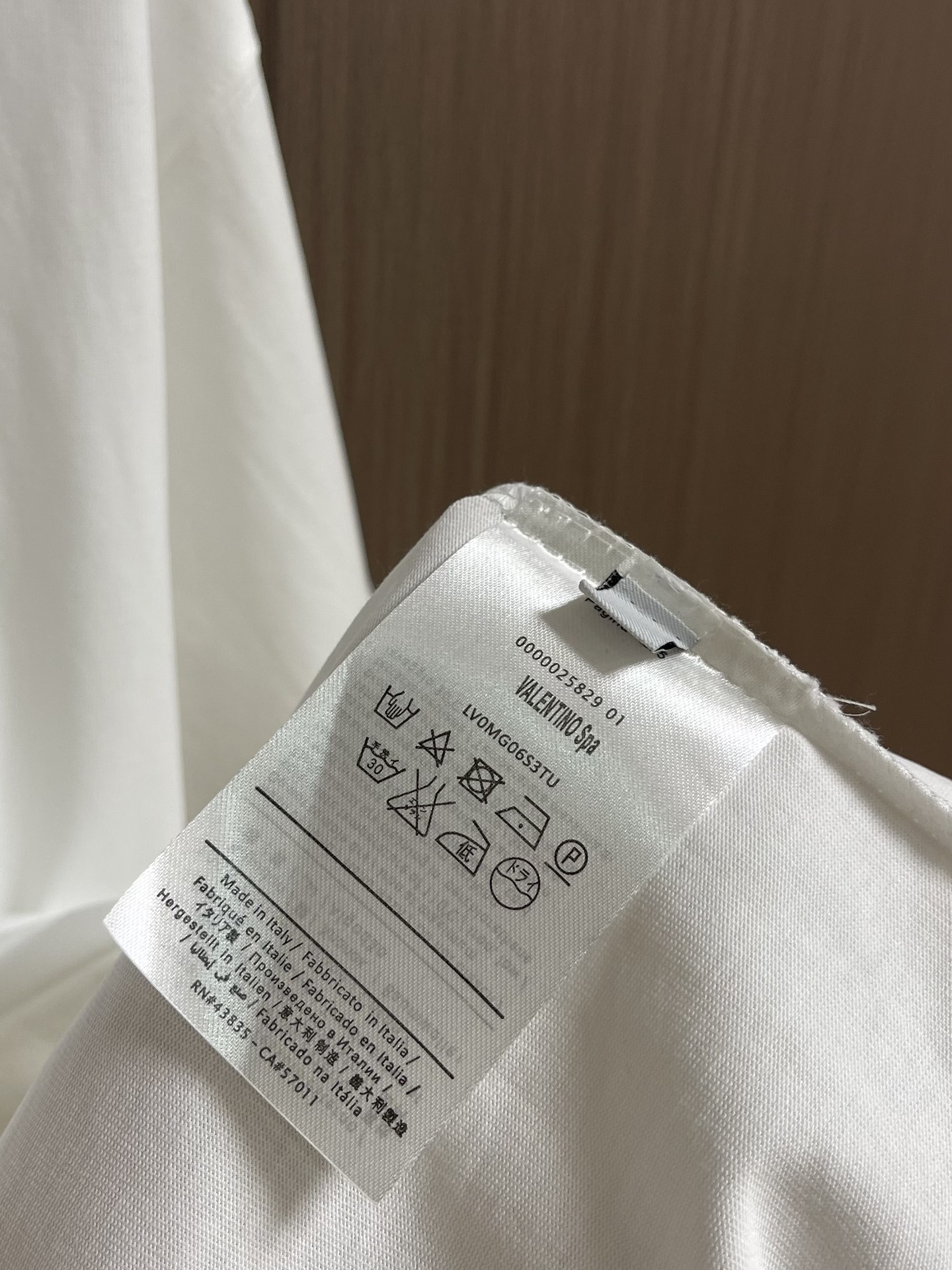 
valentino 华伦天奴2025SS早春新款短袖圆领T恤，380高克重圆领设计经典简约，短袖剪裁适