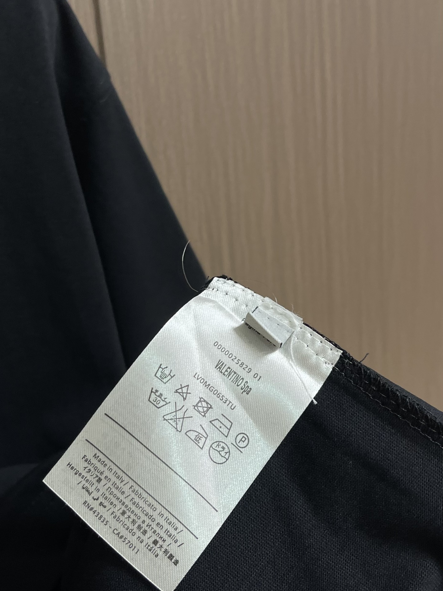 
valentino 华伦天奴2025SS早春新款短袖圆领T恤，380高克重圆领设计经典简约，短袖剪裁适