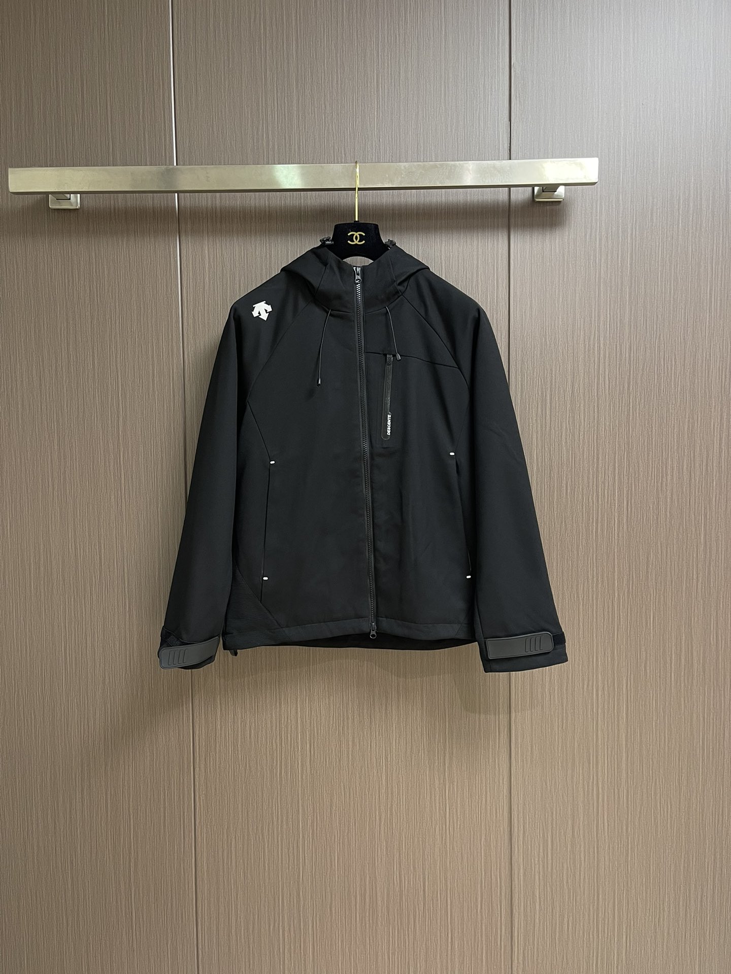 NO:514163,Descente ss autumn and winter new men's hooded jacket jacket, customized fabric, breathable and comfortable, impeccable details, brand elements design concept, reflecting high quality. The feel is delicate and soft, presenting casual cut, and the upper body style is excellent. Size M-3XL,, jackets & coats, jackets & coats, hats, alexander wang19860909Descente迪桑特 ss秋冬新款男士连帽夹克外套,定制面料 透气舒适度高,细节无可挑剔,品牌元素设计理念,体现高品质.手感细腻柔软 呈现休闲裁剪,上身版型超赞.尺码M-3XL,,jackets & coats,jackets & coats,hats,alexander wang,Men's clothing