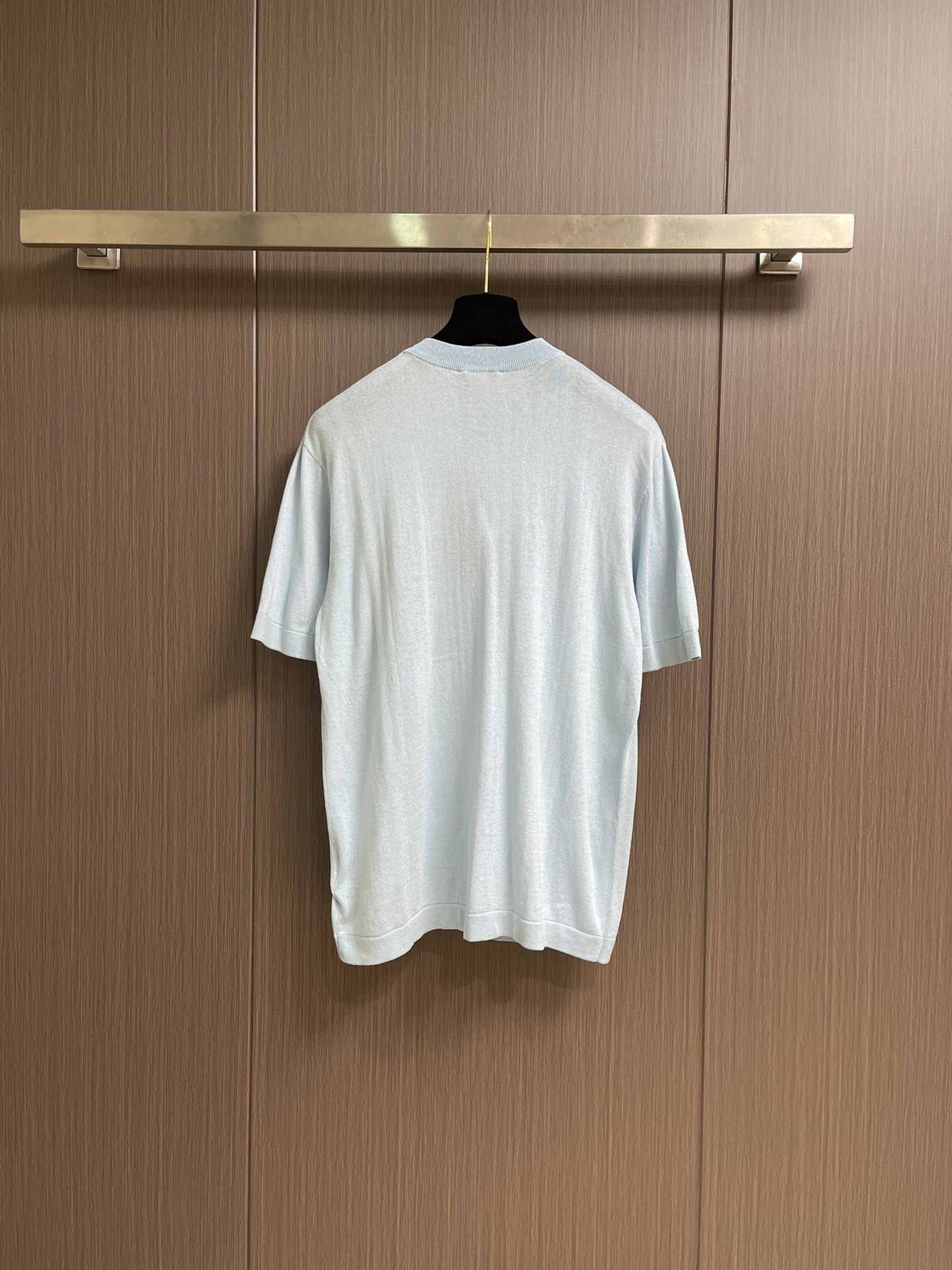 
Dior 2025ss秋季新款针织短袖圆领t恤，是二零二五冬季系列新品，饰以灵感源自 Dior档案的嵌