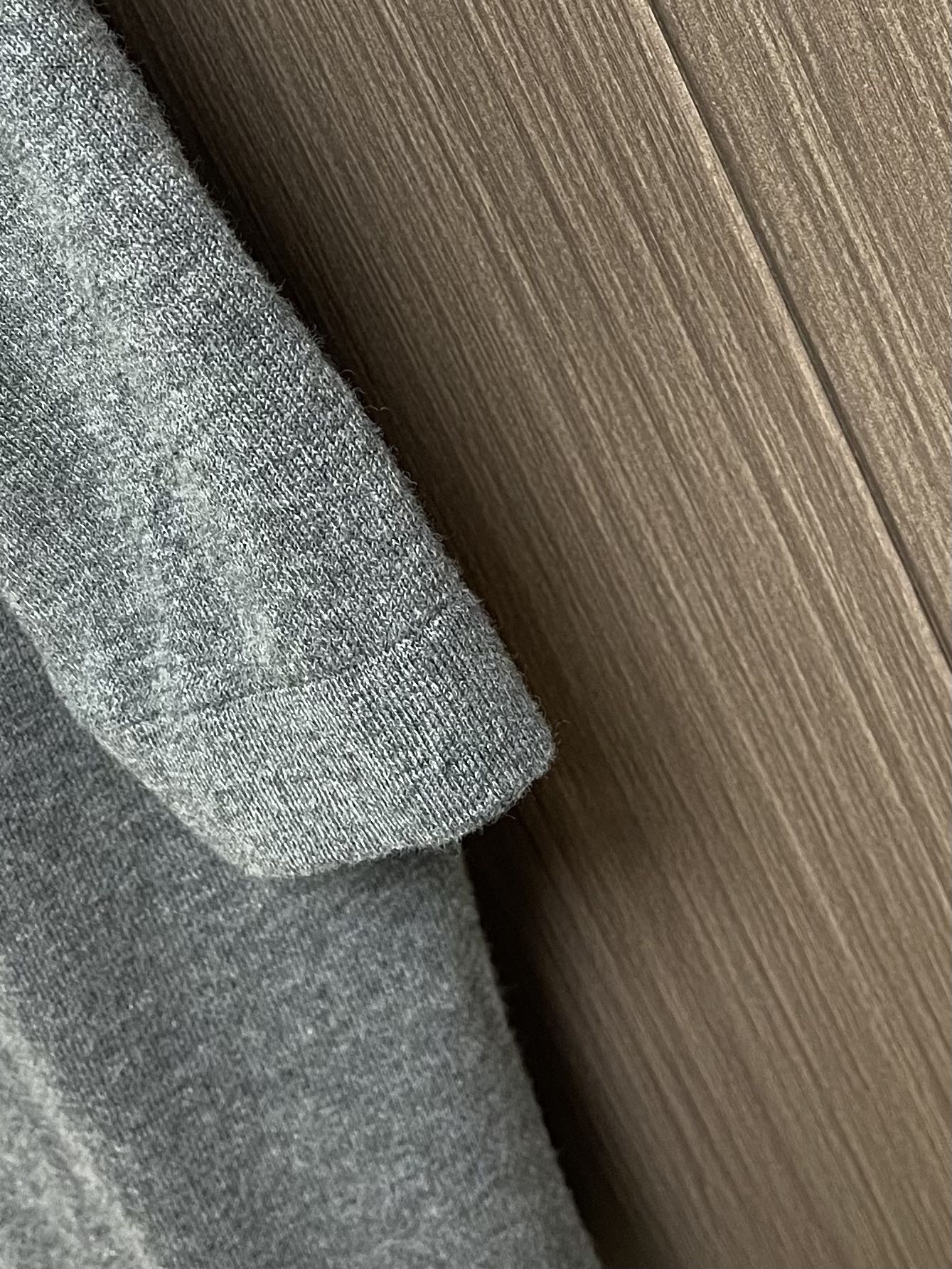 
Dior 2025ss秋季新款针织短袖圆领t恤，是二零二五冬季系列新品，饰以灵感源自 Dior档案的嵌