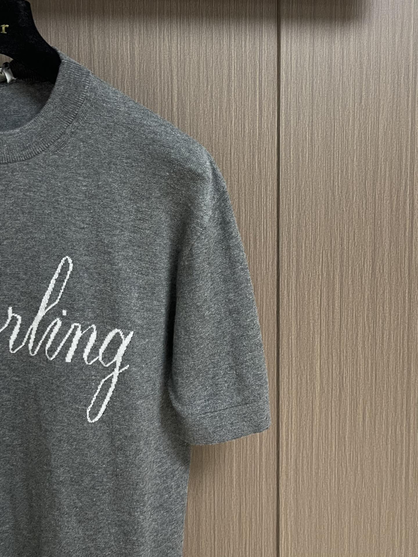 
Dior 2025ss秋季新款针织短袖圆领t恤，是二零二五冬季系列新品，饰以灵感源自 Dior档案的嵌