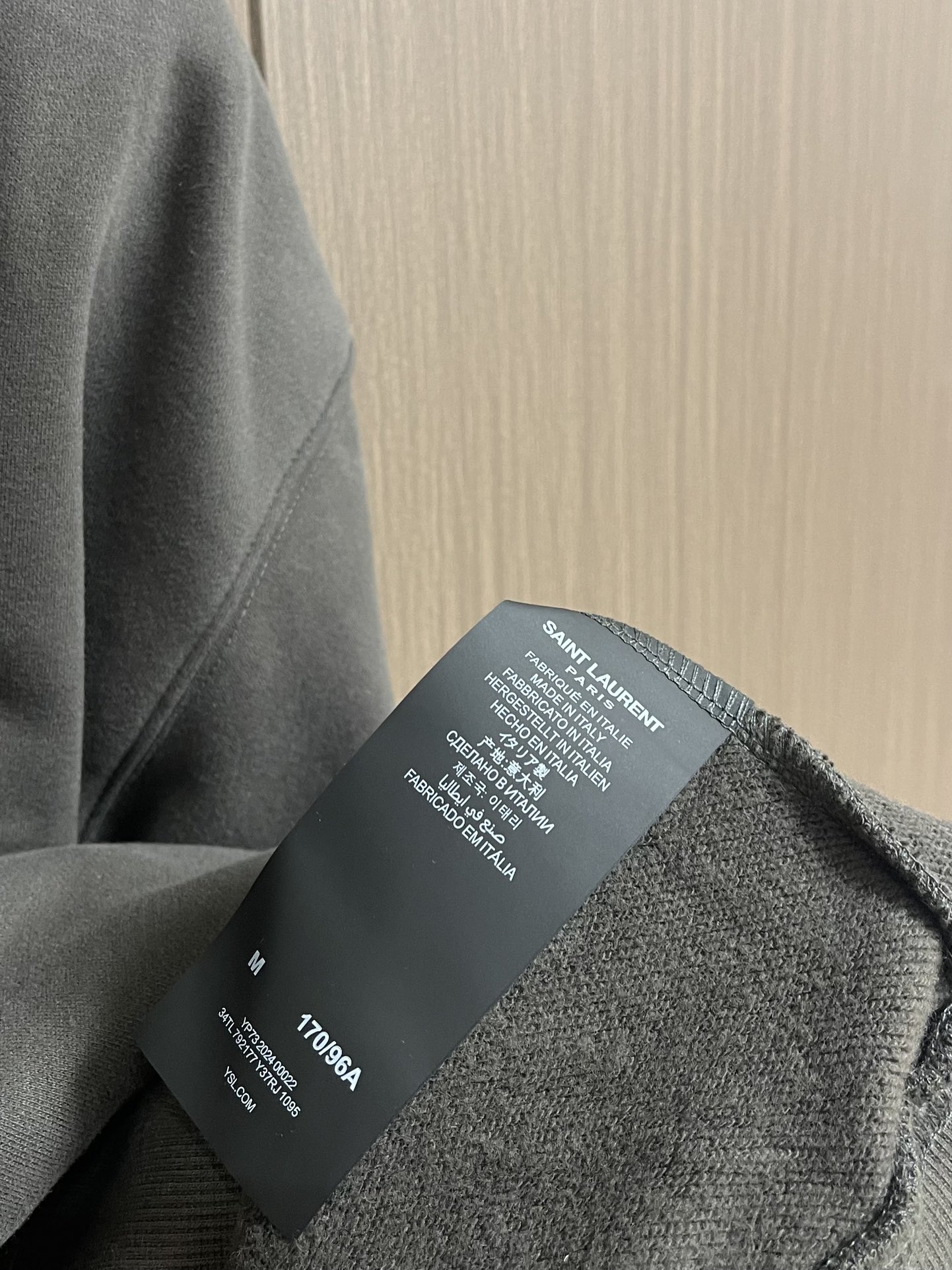 
YS SaintLaurent 刺绣连帽卫衣，定制定染棉阳离子铂尔精纺绒 细腻柔软 舒适贴肤 以高级深