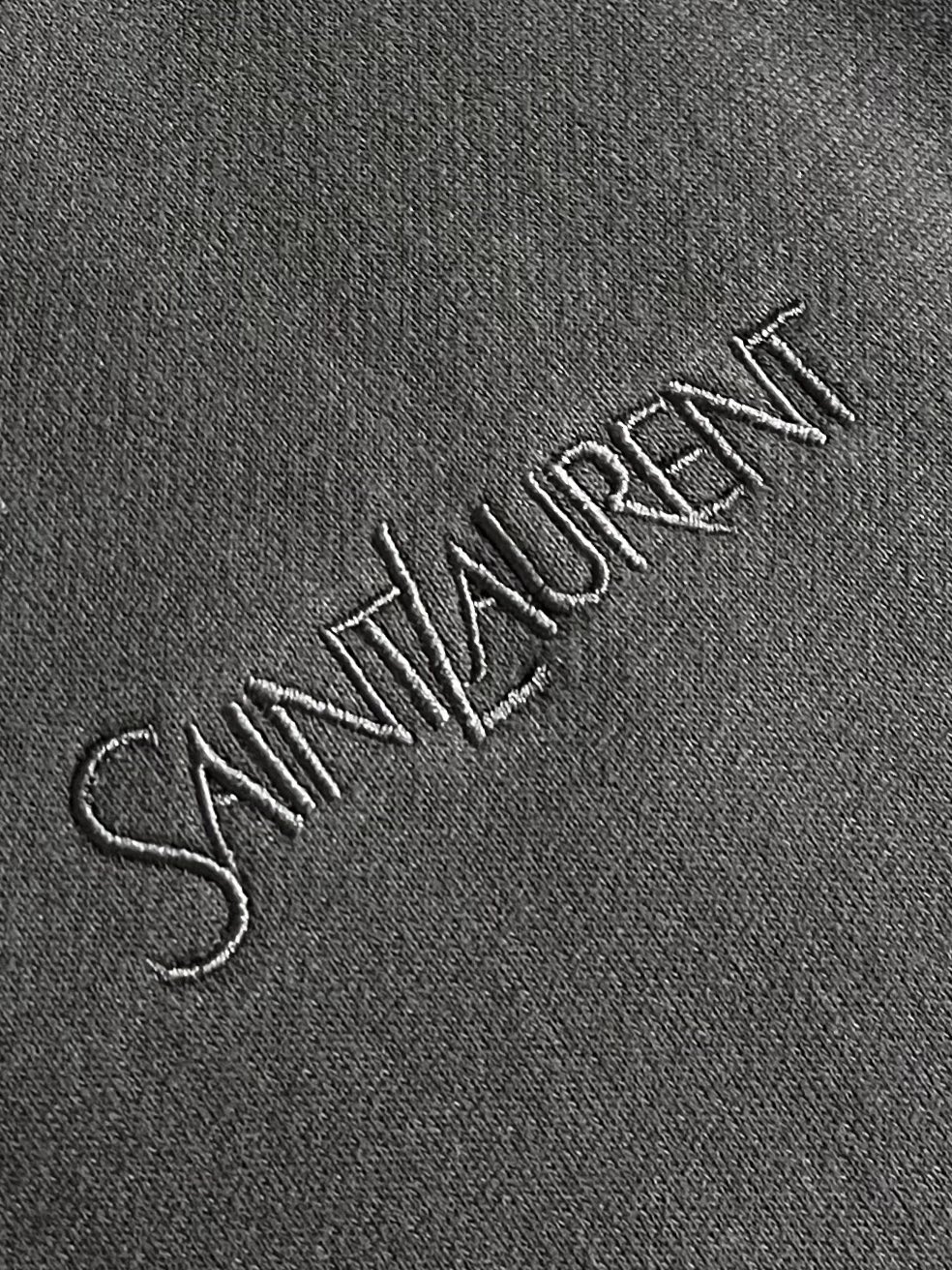 
YS SaintLaurent 刺绣连帽卫衣，定制定染棉阳离子铂尔精纺绒 细腻柔软 舒适贴肤 以高级深