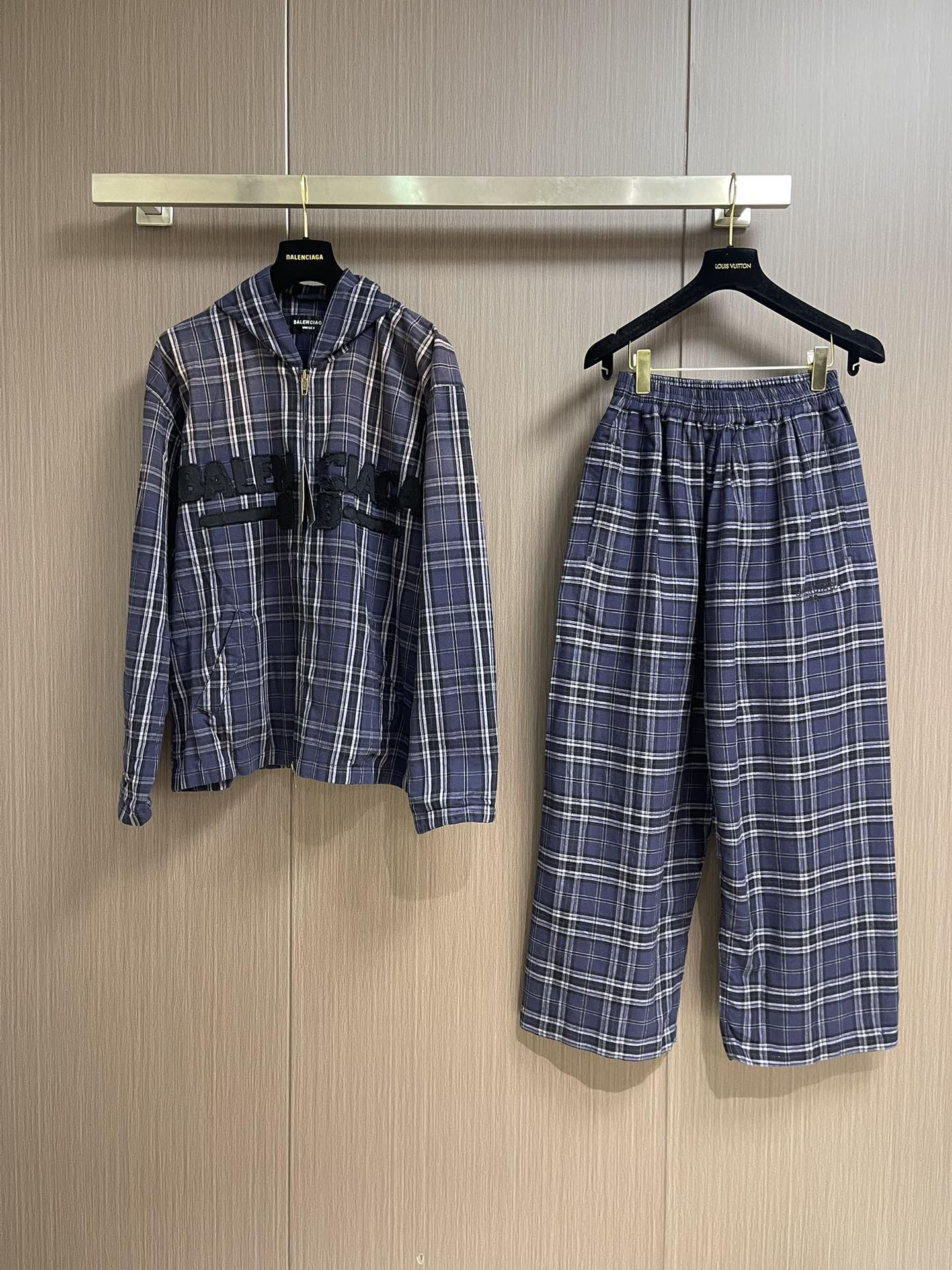 上衣Balenciaga 2025SS秋季新款 海军蓝拼色格纹连帽拉链卫衣外套卫裤套装，定制定染格纹棉质