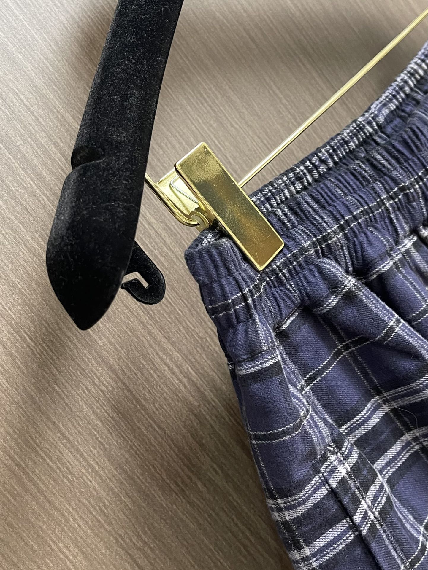  裤子
Balenciaga 2025SS秋季新款 海军蓝拼色格纹连帽拉链卫衣外套卫裤套装，定制定染格纹