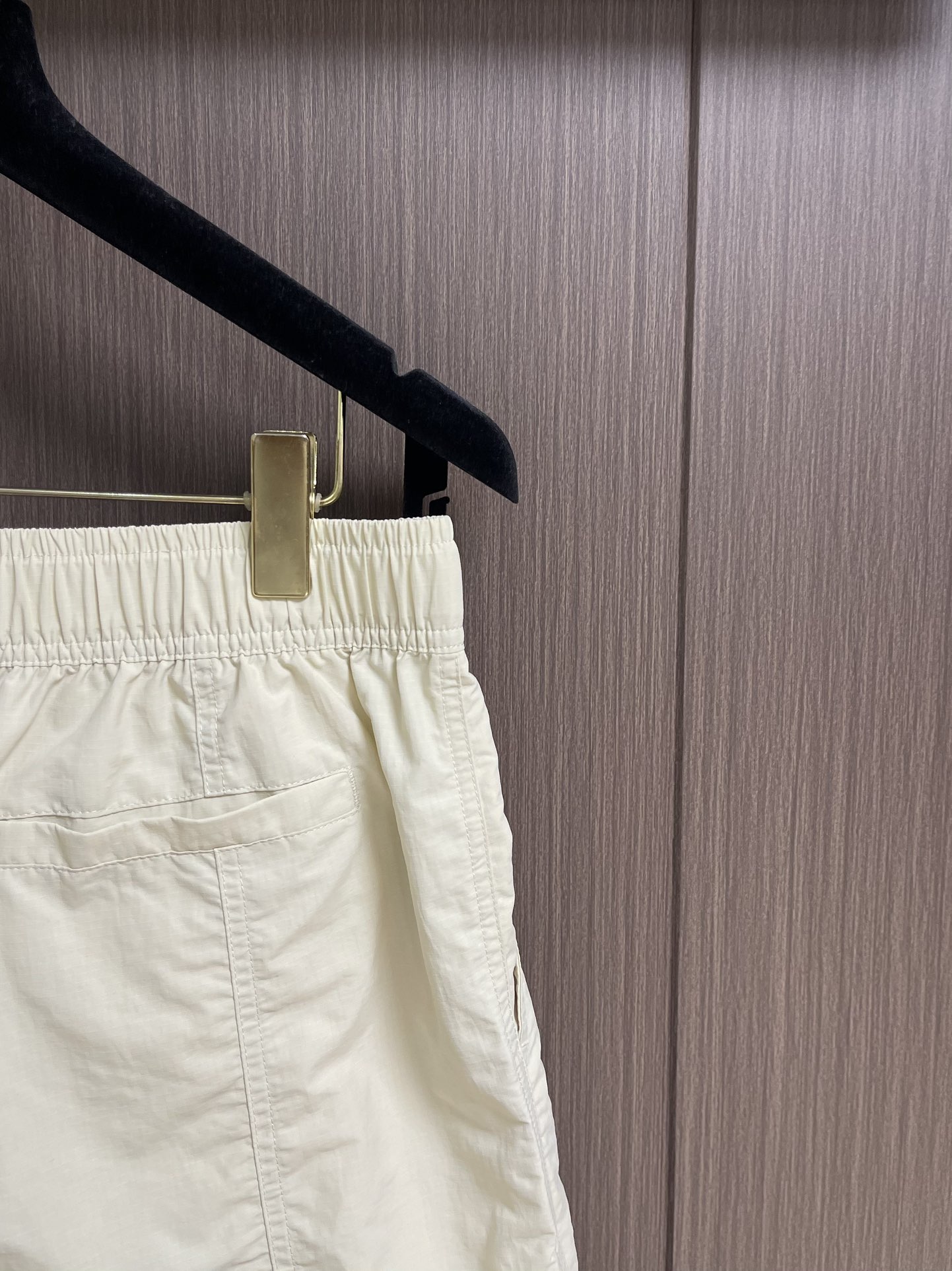 
Y3 山本家新款高街多袋短裤 2025ss夏季新款 面料 辅料全定制，以独特剪裁设计闻名 版型经过精心