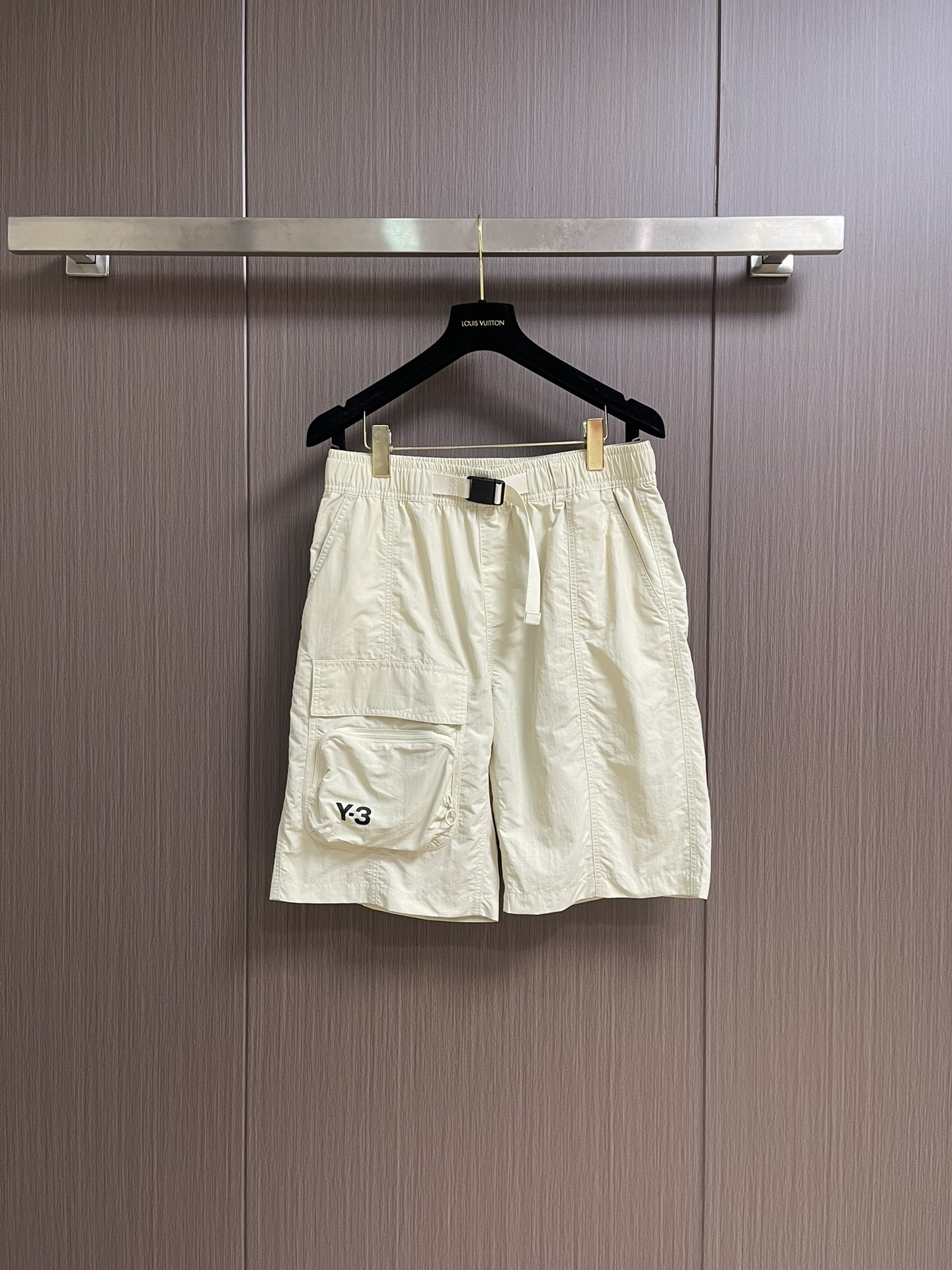 
Y3 山本家新款高街多袋短裤 2025ss夏季新款 面料 辅料全定制，以独特剪裁设计闻名 版型经过精心