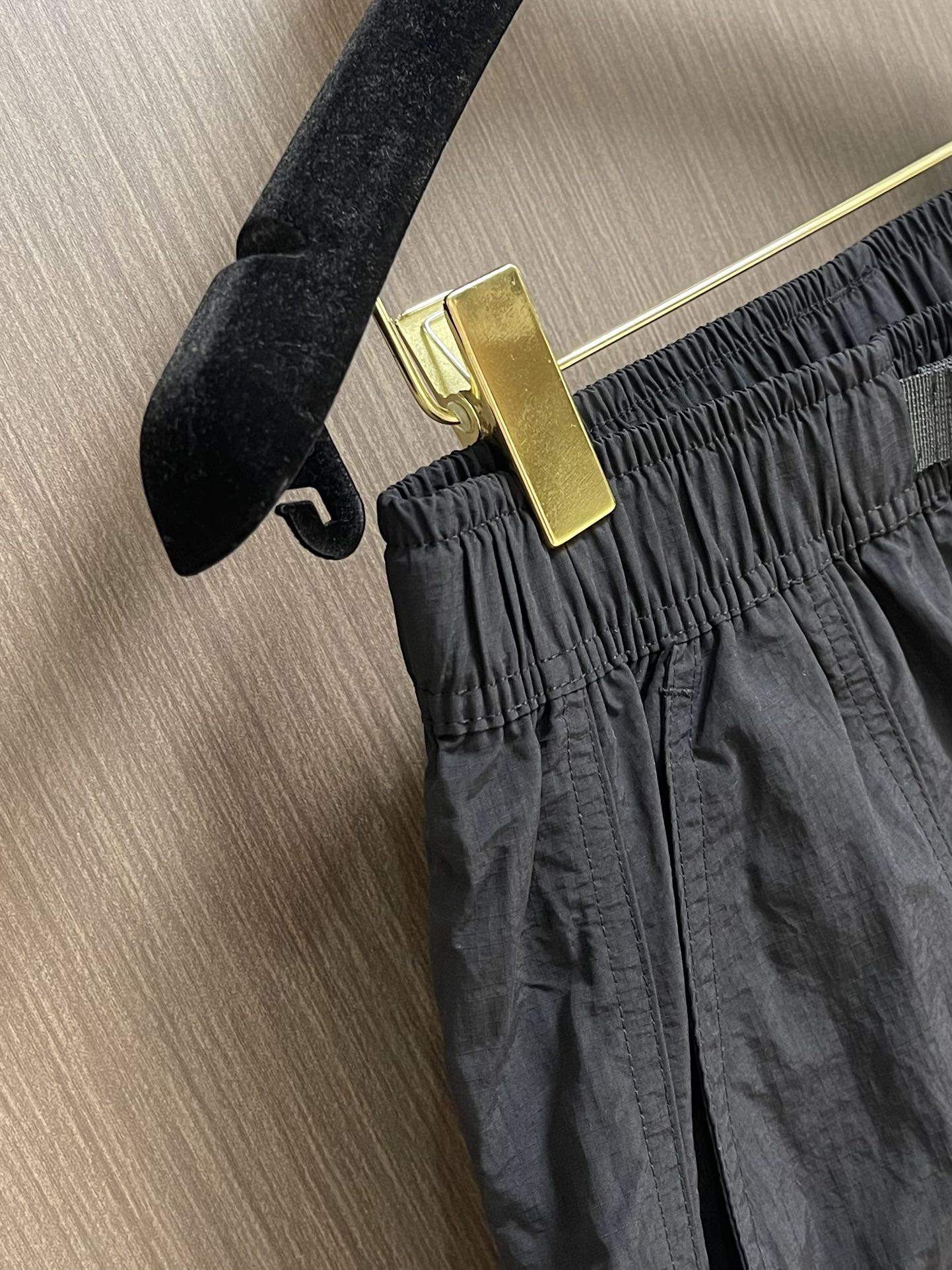 
Y3 山本家新款高街多袋短裤 2025ss夏季新款 面料 辅料全定制，以独特剪裁设计闻名 版型经过精心