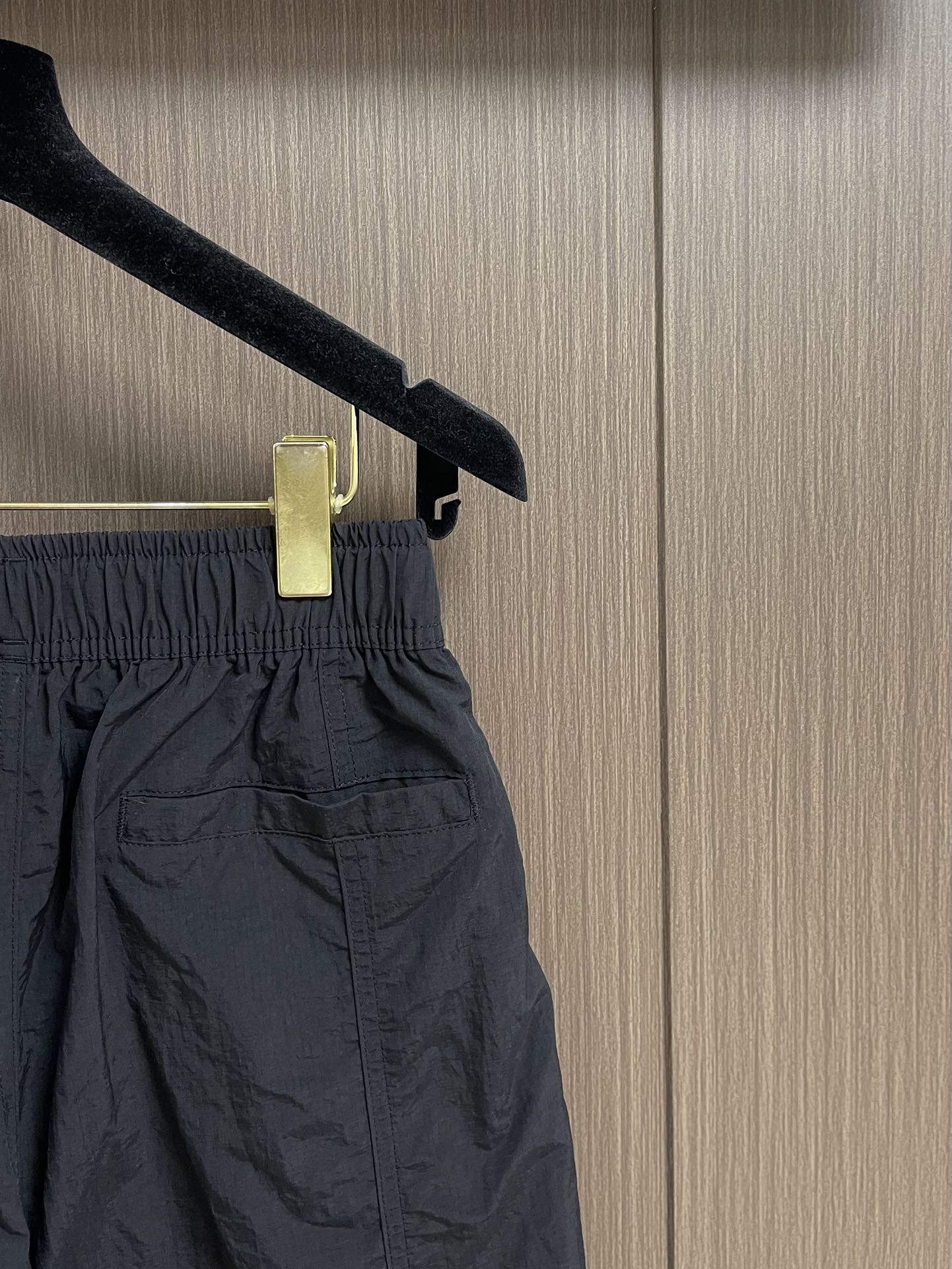 
Y3 山本家新款高街多袋短裤 2025ss夏季新款 面料 辅料全定制，以独特剪裁设计闻名 版型经过精心