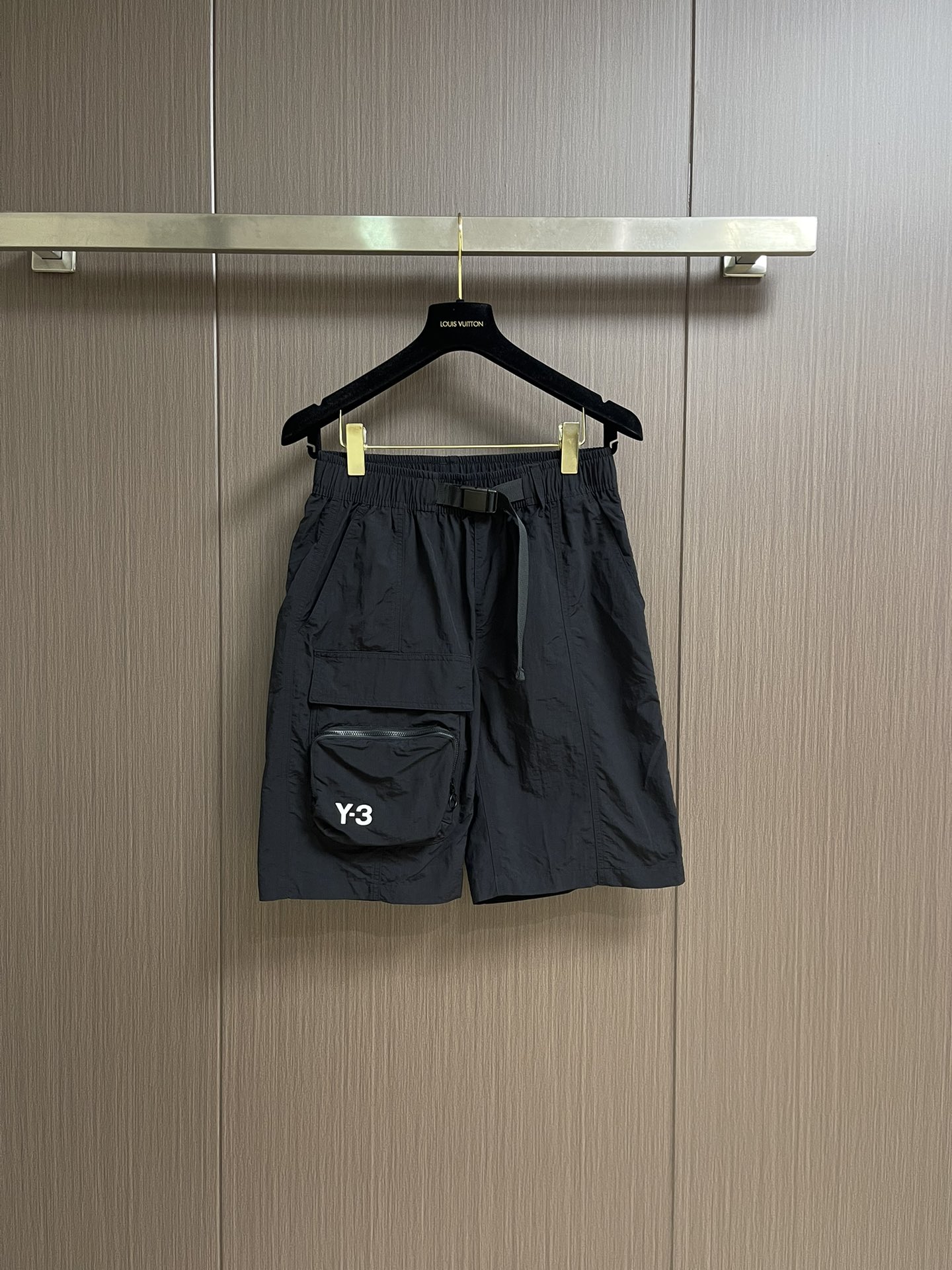 NO:515224,Y3 Yamamoto's new high street multi-bag shorts 2025ss summer new model fabrics and accessories are fully customized, famous for their unique tailoring designs. The style has been carefully crafted. Fashion experts cannot miss it. Size M-3XL, shorts, alexander wang19860909Y3 山本家新款高街多袋短裤 2025ss夏季新款 面料 辅料全定制,以独特剪裁设计闻名 版型经过精心打造 时尚达人不容错过.尺码M-3XL,,shorts,alexander wang,Men's clothing