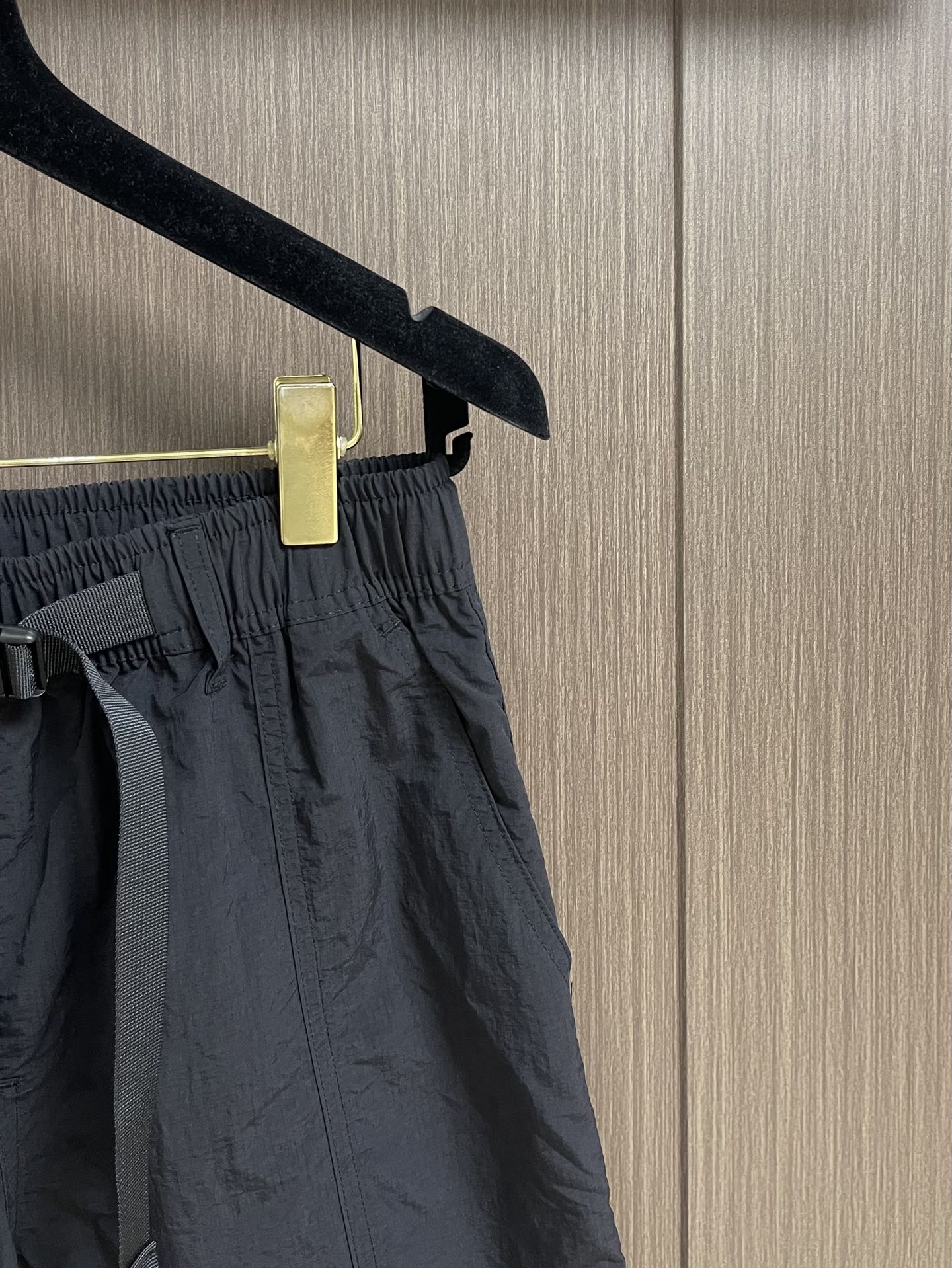 
Y3 山本家新款高街多袋短裤 2025ss夏季新款 面料 辅料全定制，以独特剪裁设计闻名 版型经过精心