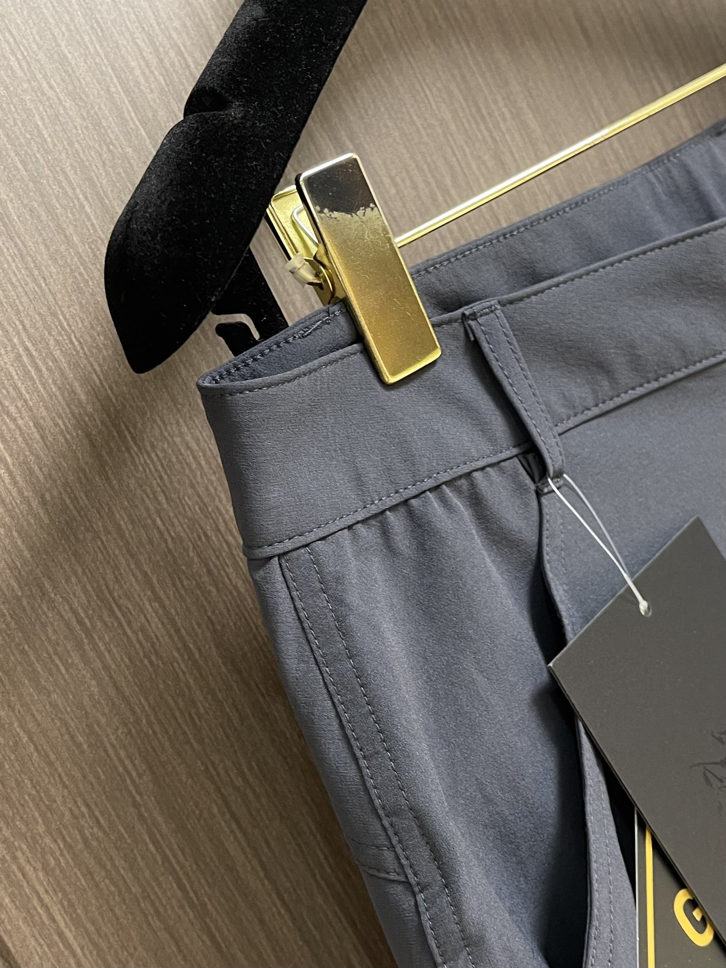 
ARC'TERYX 始祖鸟2025SS夏季新款休闲短裤，设计感十足，非常适合夏天和户外长时间活动穿着，