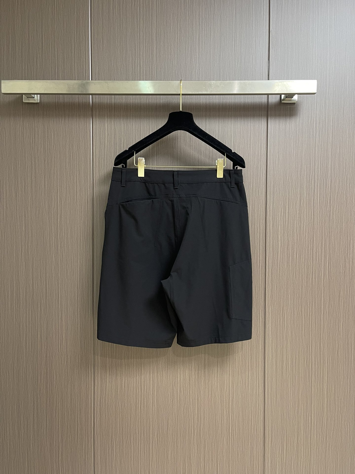 
ARC'TERYX 始祖鸟2025SS夏季新款休闲短裤，设计感十足，非常适合夏天和户外长时间活动穿着，