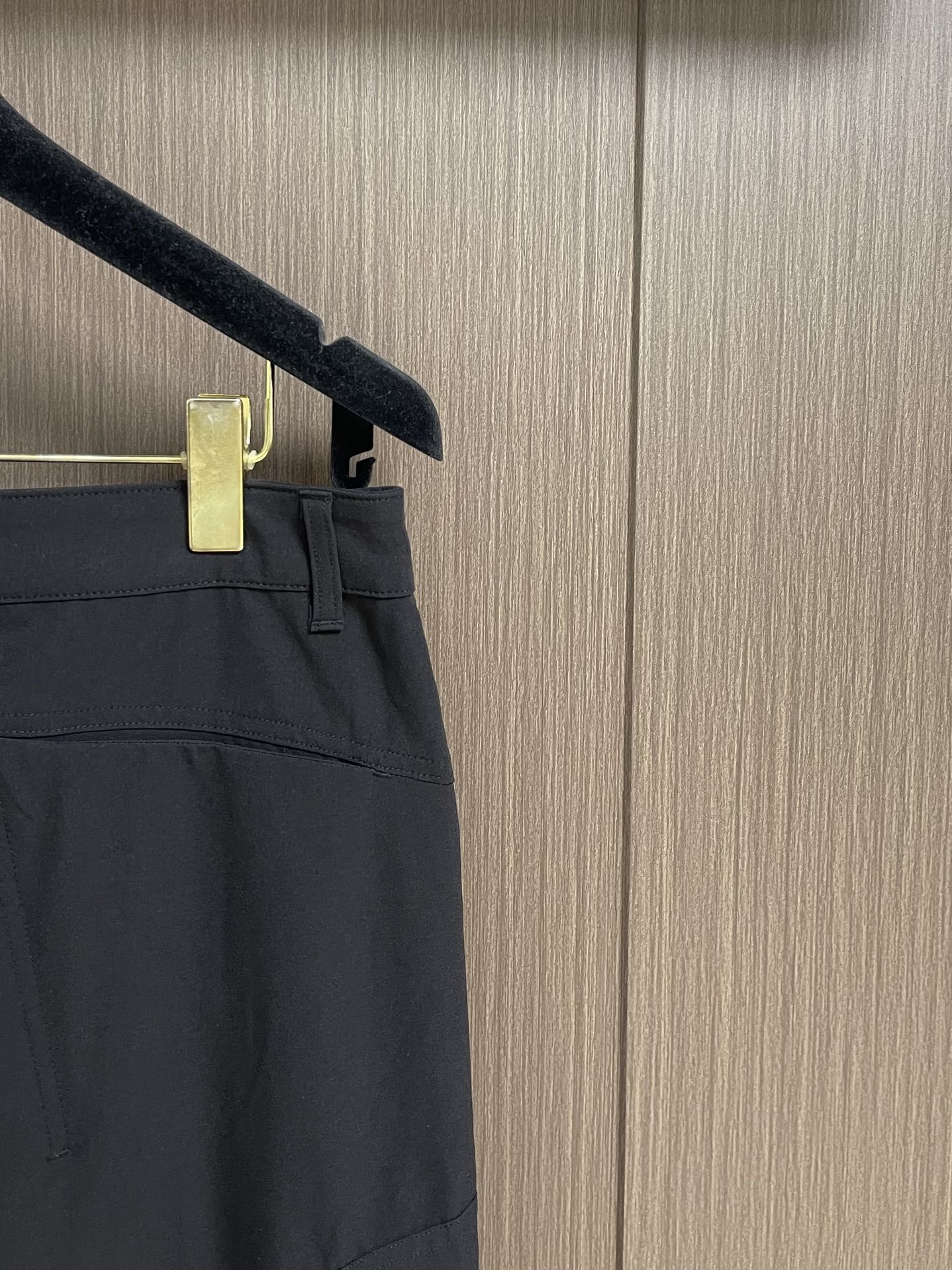 
ARC'TERYX 始祖鸟2025SS夏季新款休闲短裤，设计感十足，非常适合夏天和户外长时间活动穿着，