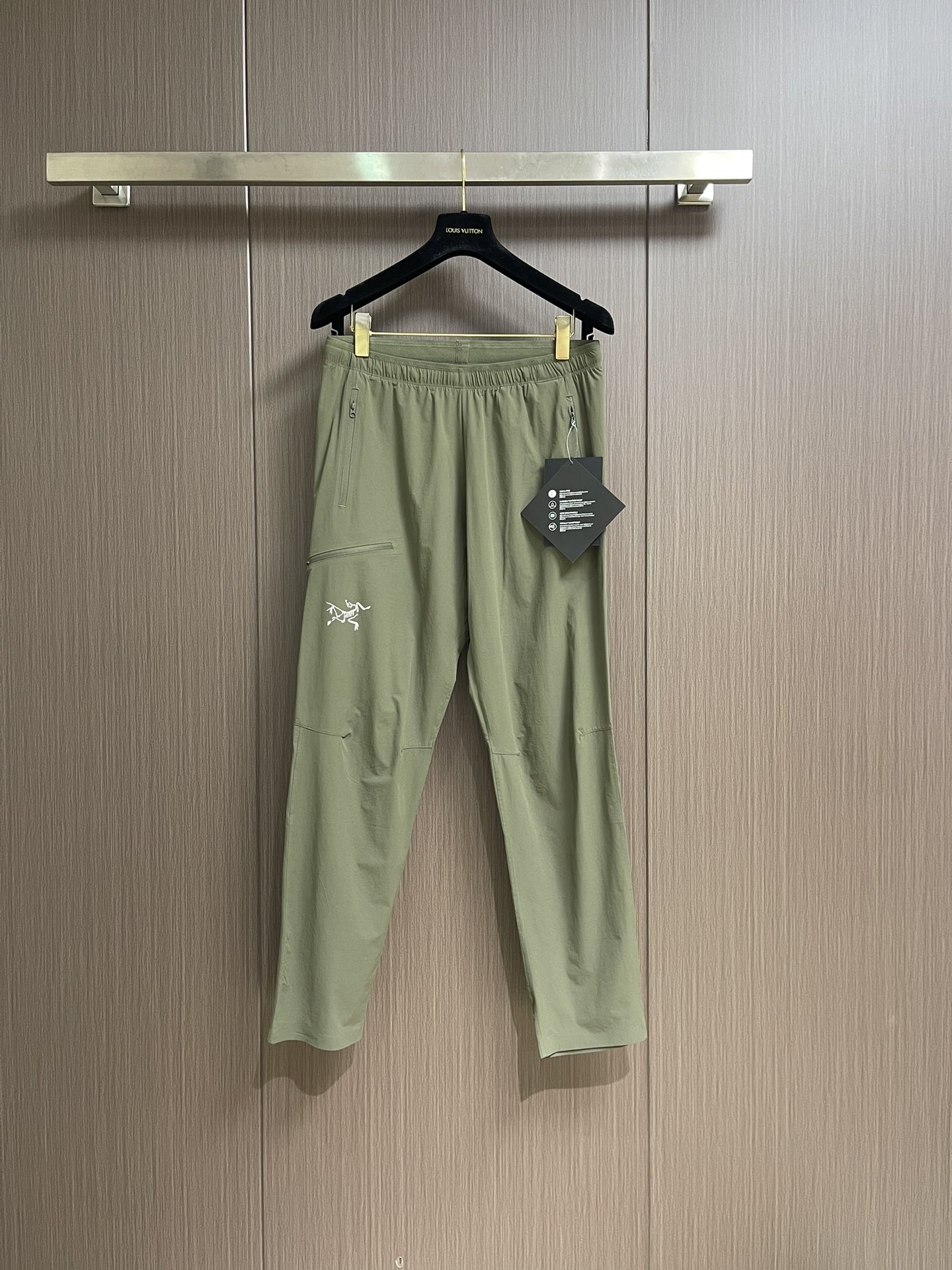 
Aycteryx 始祖鸟 2025fw 印花logo休闲裤 高端32s双纱380克客供面料，重磅面料 