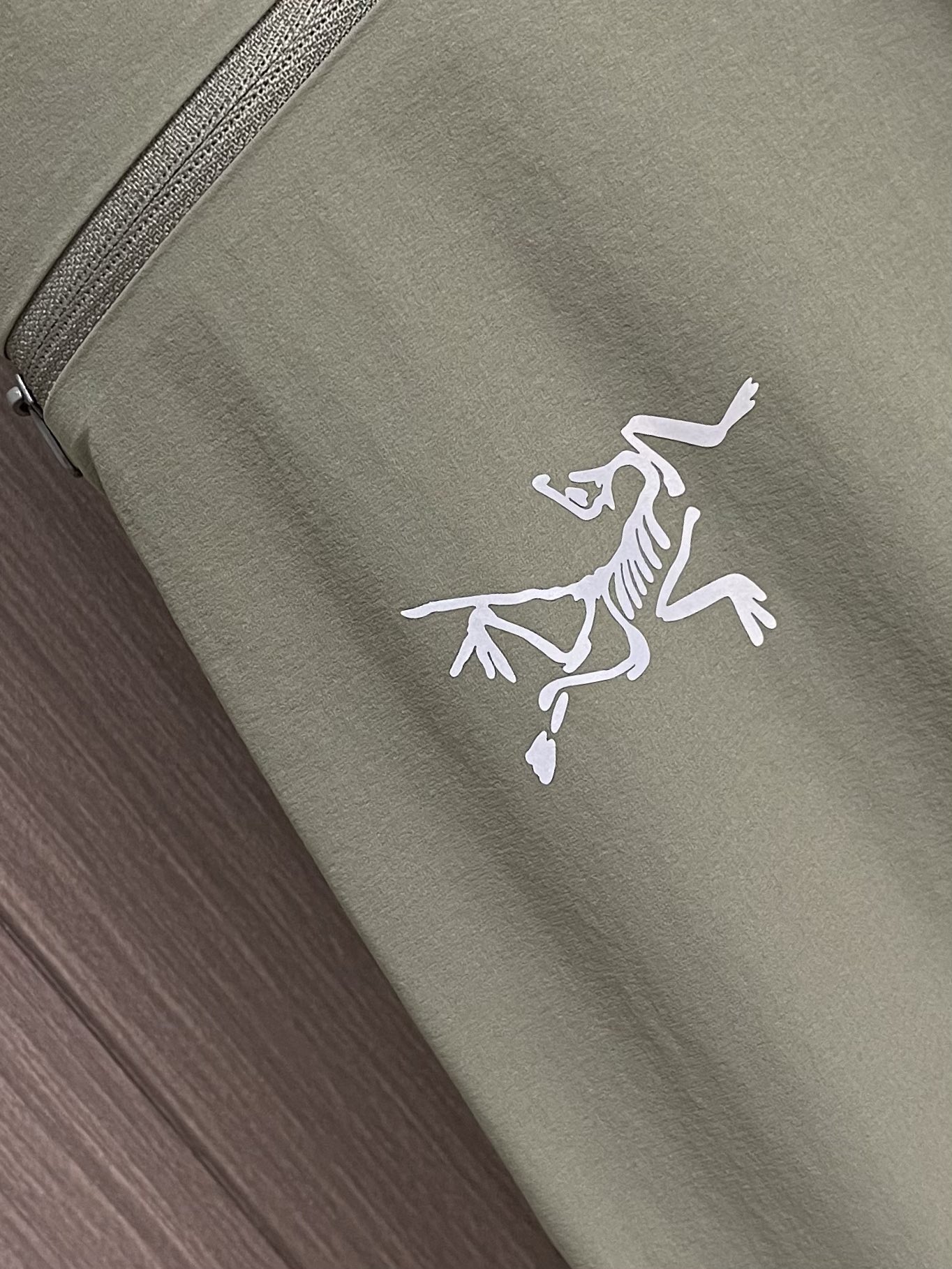 
Aycteryx 始祖鸟 2025fw 印花logo休闲裤 高端32s双纱380克客供面料，重磅面料 