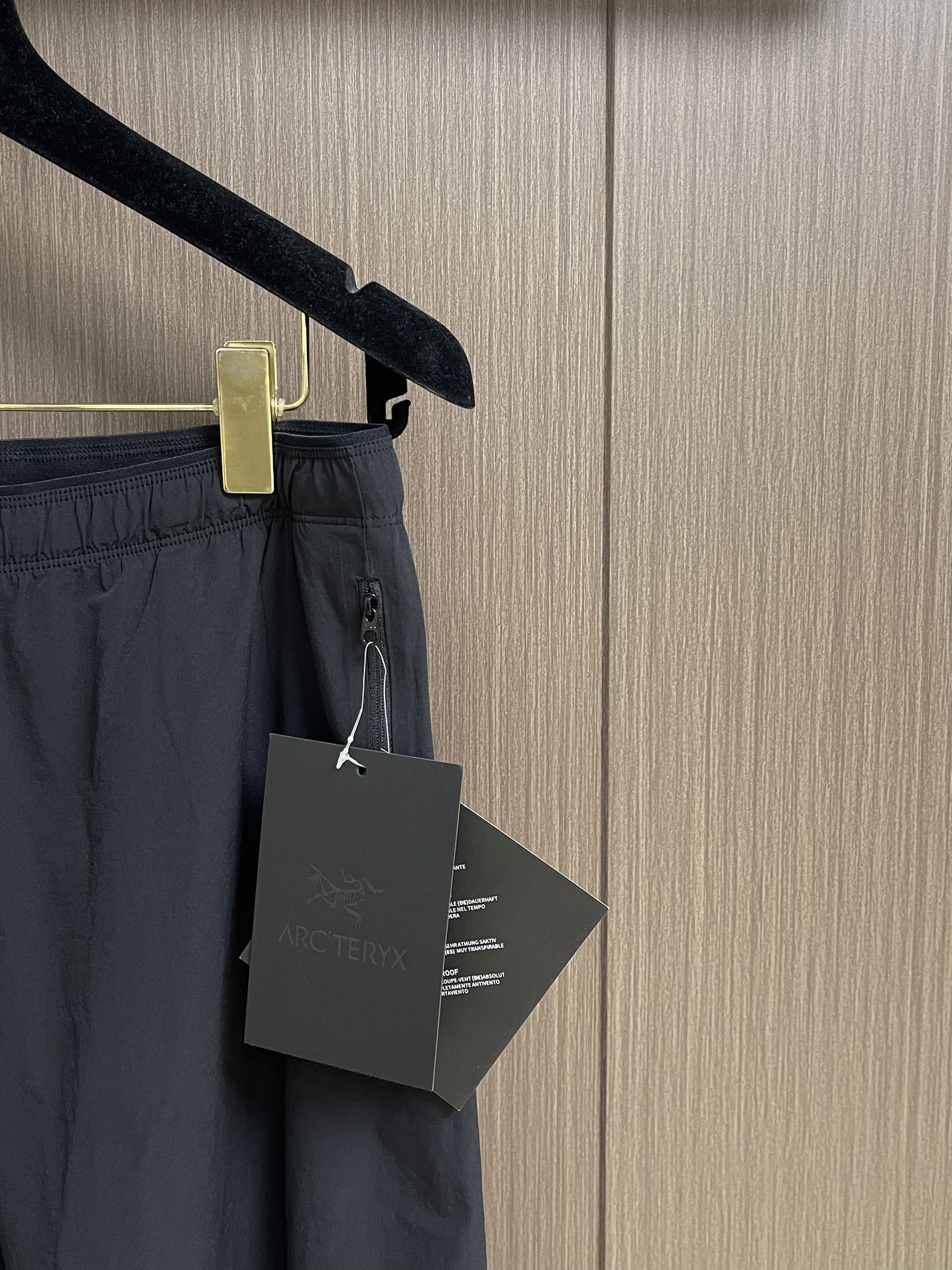 
Aycteryx 始祖鸟 2025fw 印花logo休闲裤 高端32s双纱380克客供面料，重磅面料 