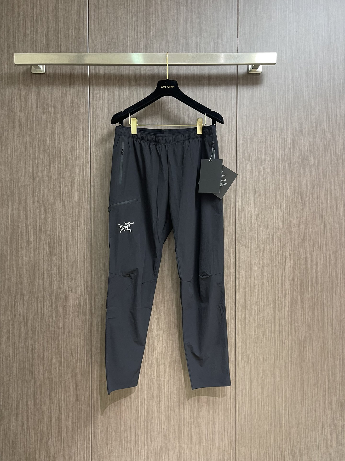 NO:515226,Aycteryx 2025fw printed logo casual pants High-end 32s double yarn 380g customer-supplied fabric, heavyweight fabric Customized pull-up ribbed same cylinder and dyed, complete three standards, same style for men and women. Size M-3XL, arc'teryx, alexander wang19860909Aycteryx 始祖鸟 2025fw 印花logo休闲裤 高端32s双纱380克客供面料,重磅面料 定制拉架罗纹同缸同染 三标齐全 男女同款.尺码M-3XL,arc'teryx,alexander wang,Men's clothing