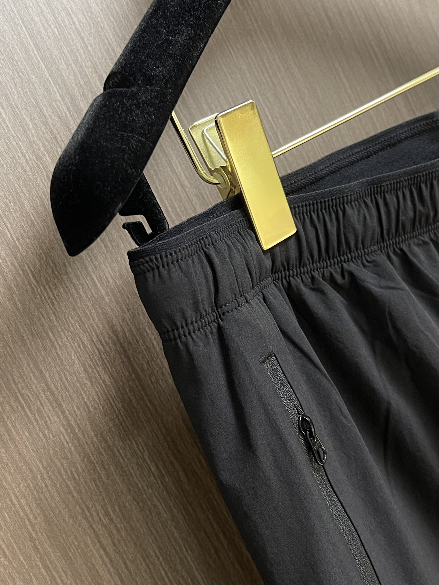 
Aycteryx 始祖鸟 2025fw 印花logo休闲裤 高端32s双纱380克客供面料，重磅面料 