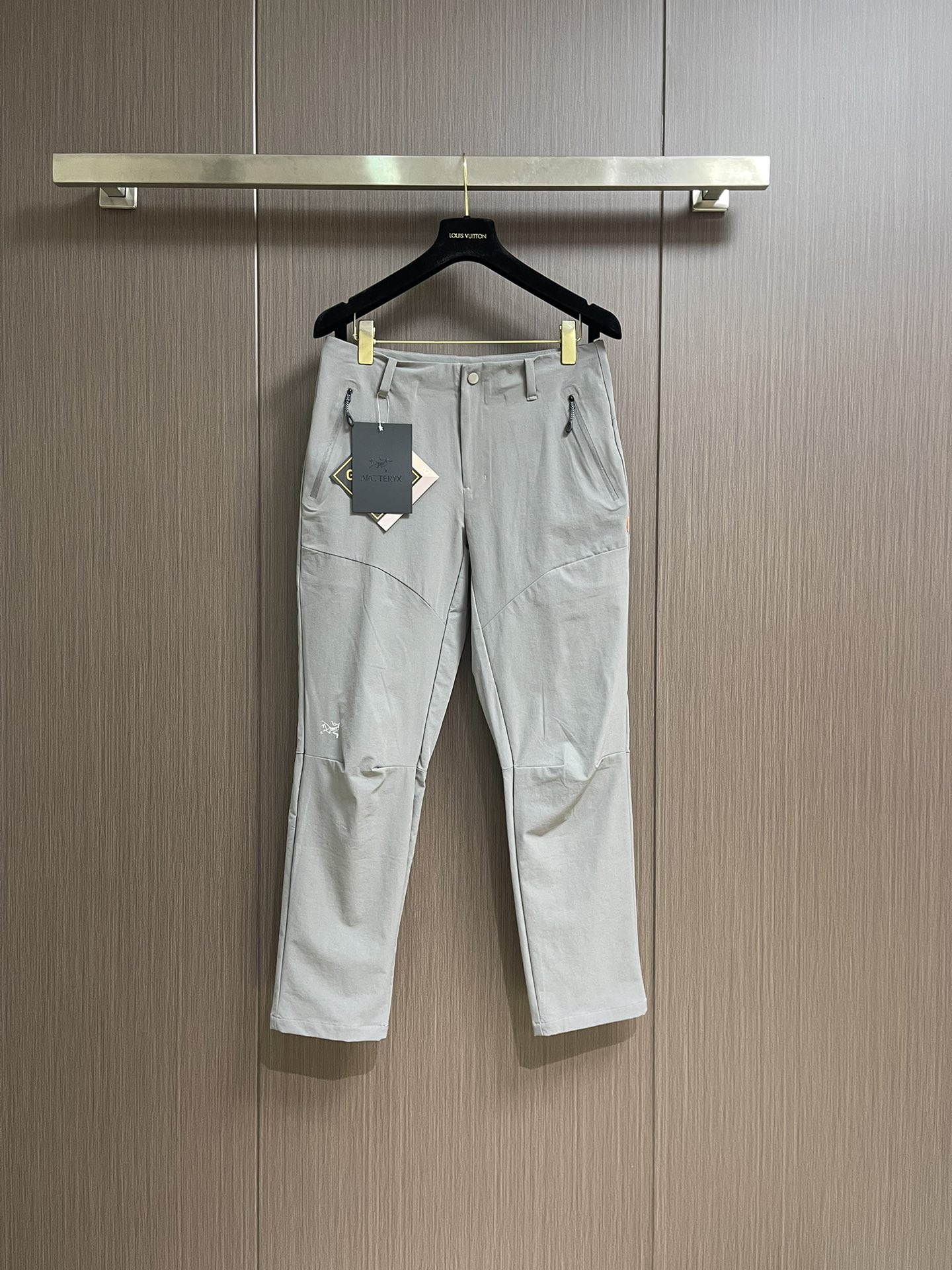 
ARCTERYX 始祖鸟2025ss春夏新款休闲运动风格休闲裤，户外品牌可能大家第一想到的就是、给人一