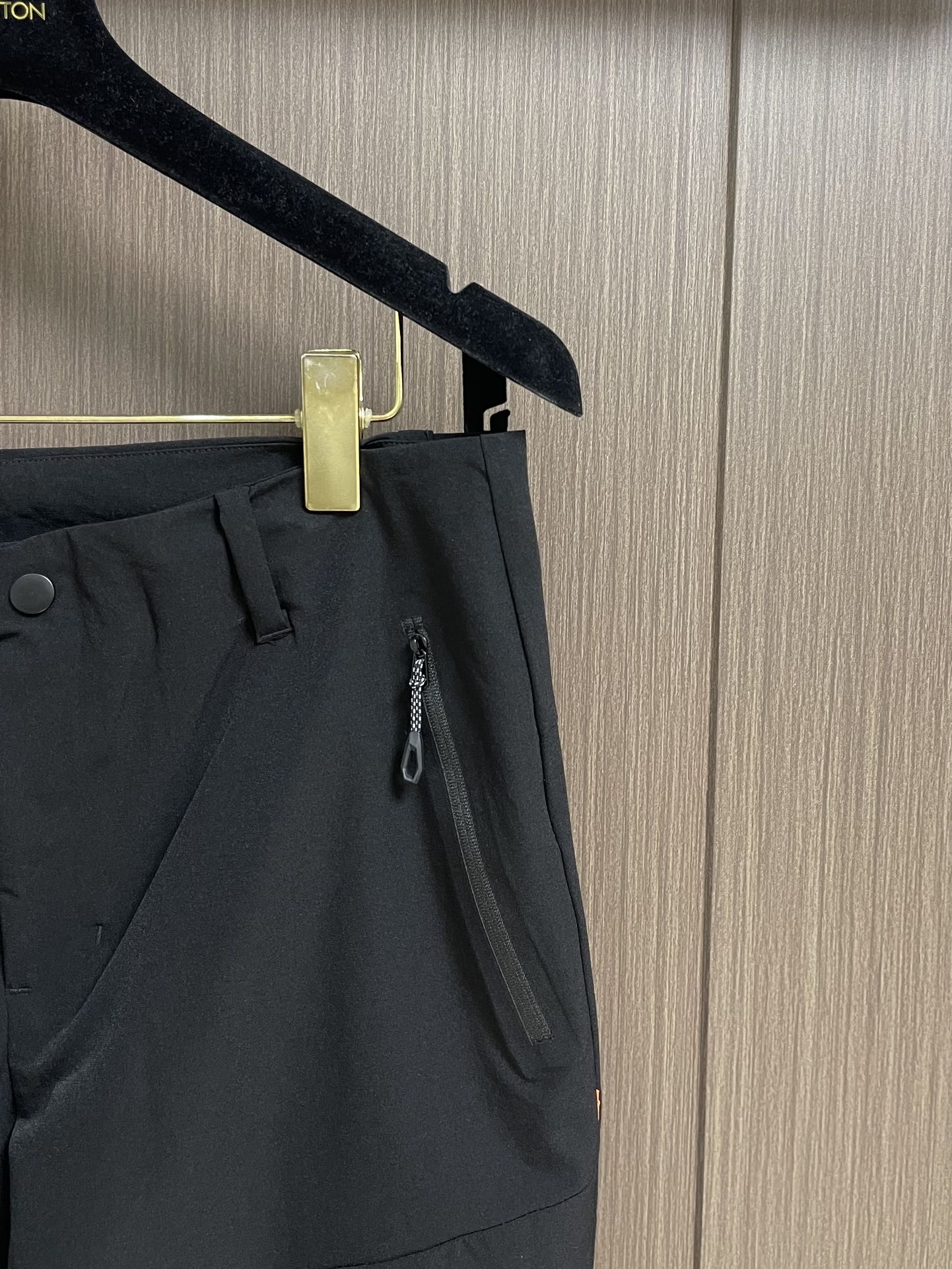 
ARCTERYX 始祖鸟2025ss春夏新款休闲运动风格休闲裤，户外品牌可能大家第一想到的就是、给人一